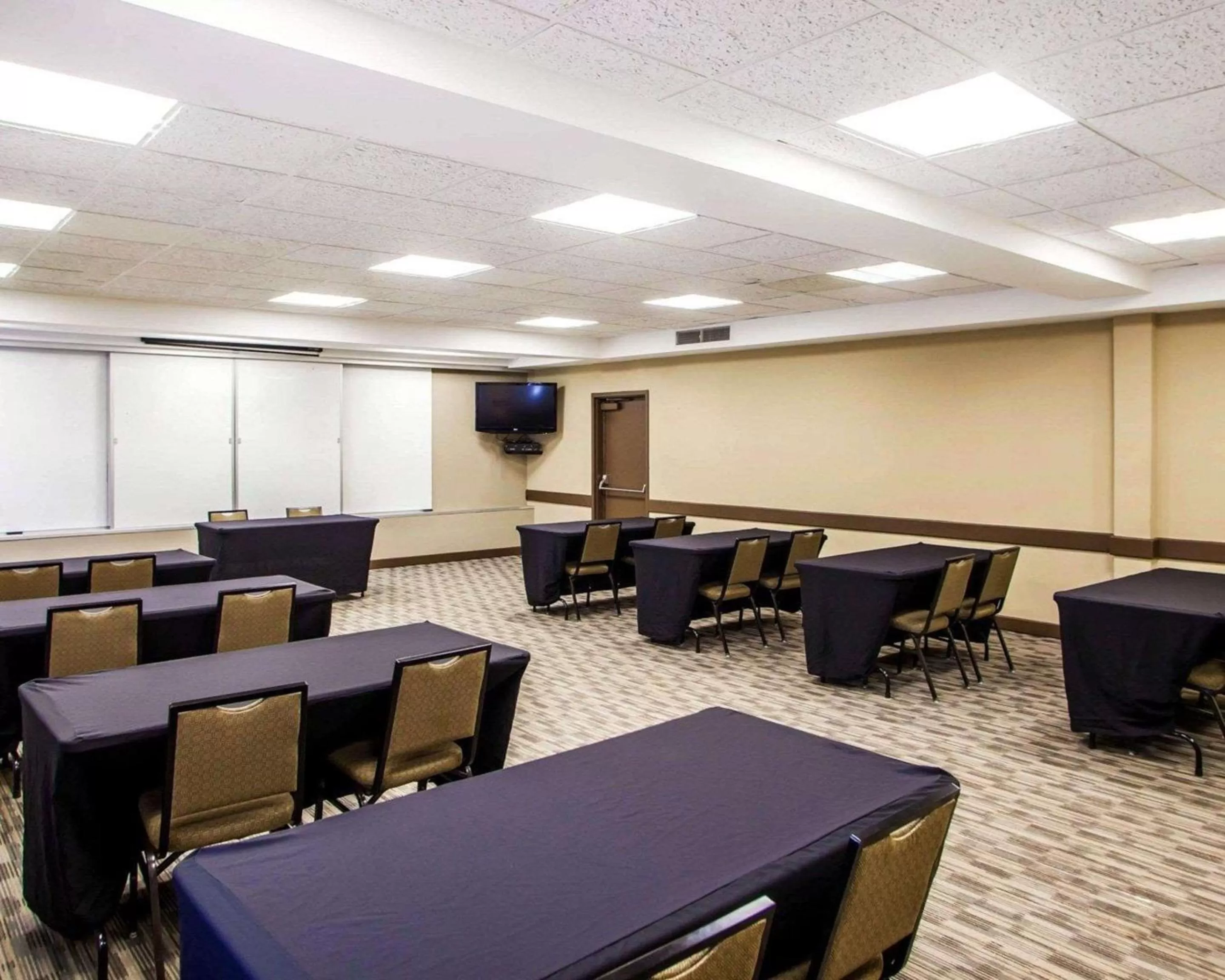 Meeting/conference room in Quality Inn & Suites Peoria North