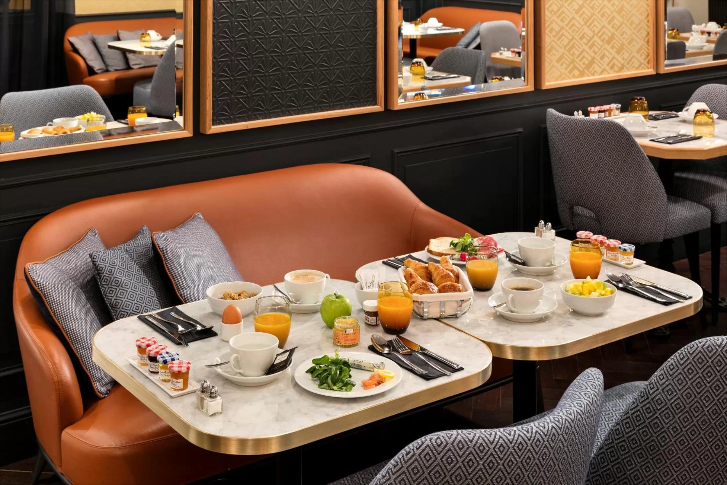 Buffet breakfast in Hôtel Square Louvois