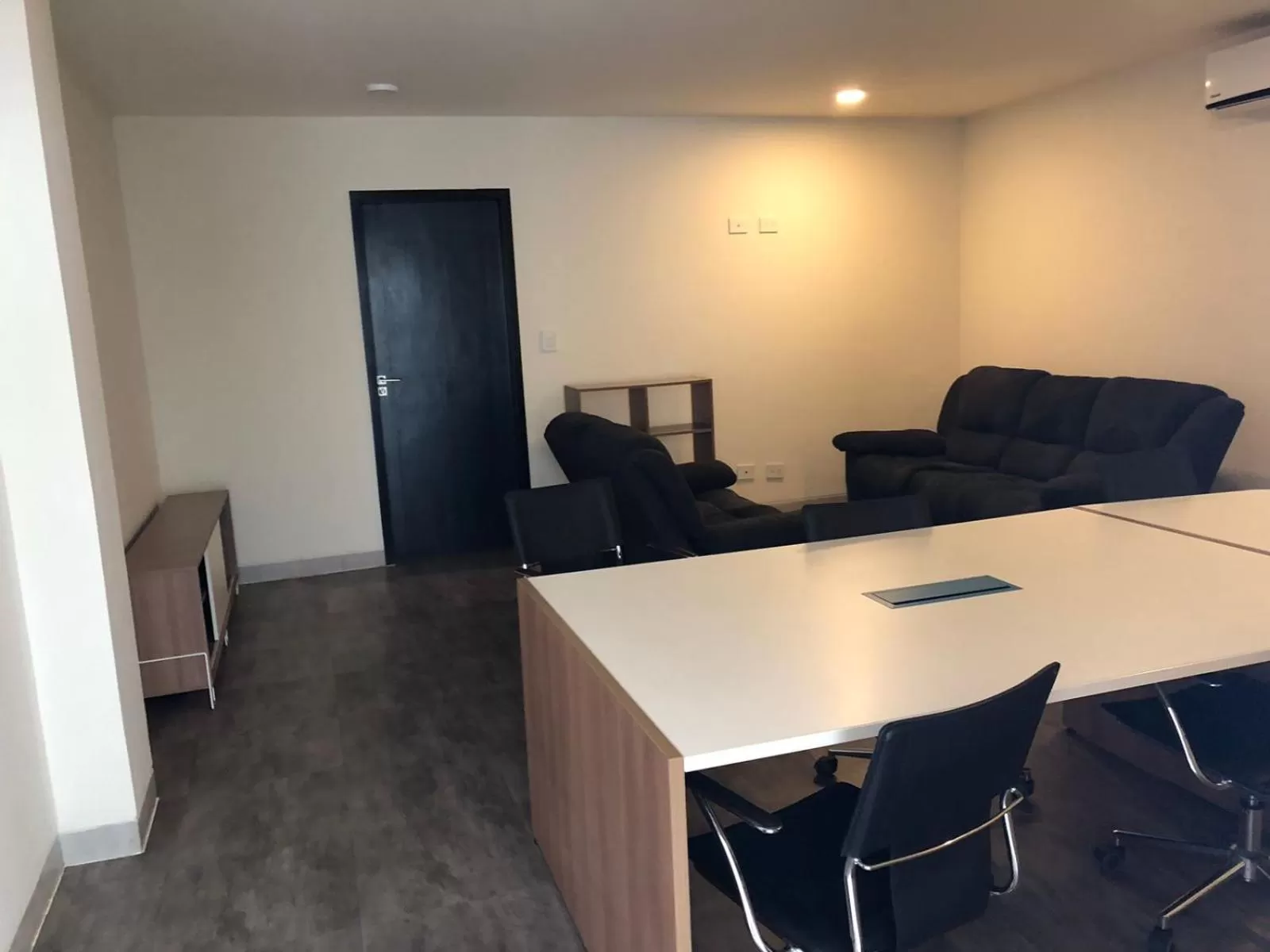 Seating area in Urban Suites Apart Hotel