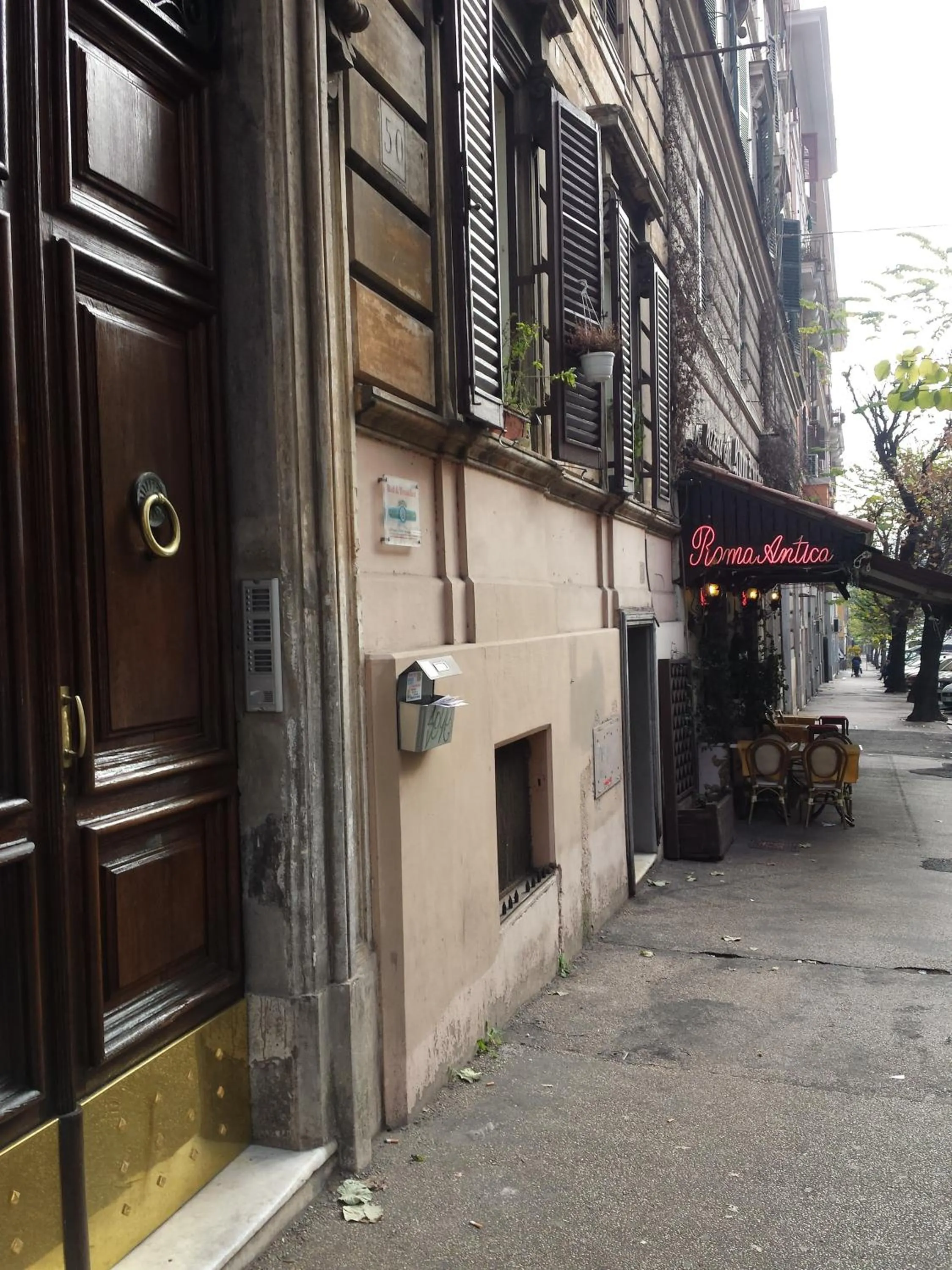 Restaurant/places to eat in In the Center Guesthouse