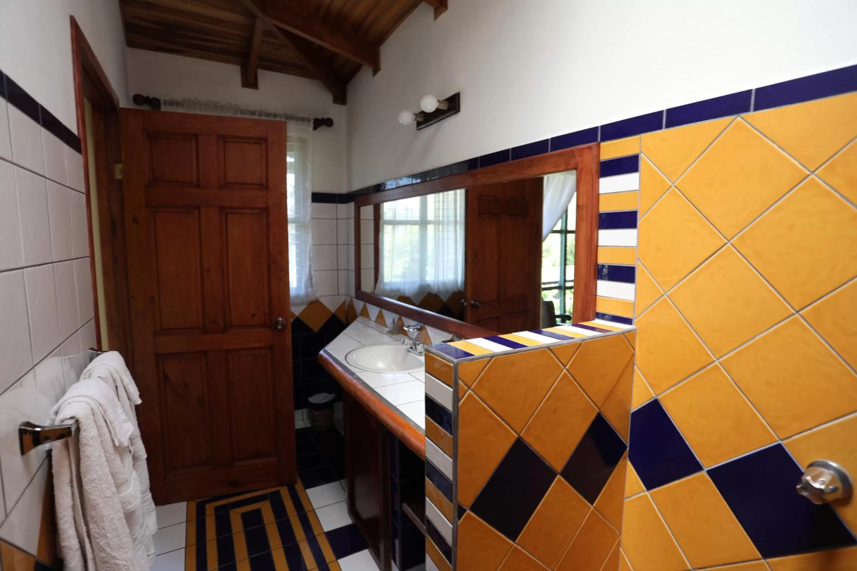 Shower, Bed in Tierra Magica B&B and Art Studio