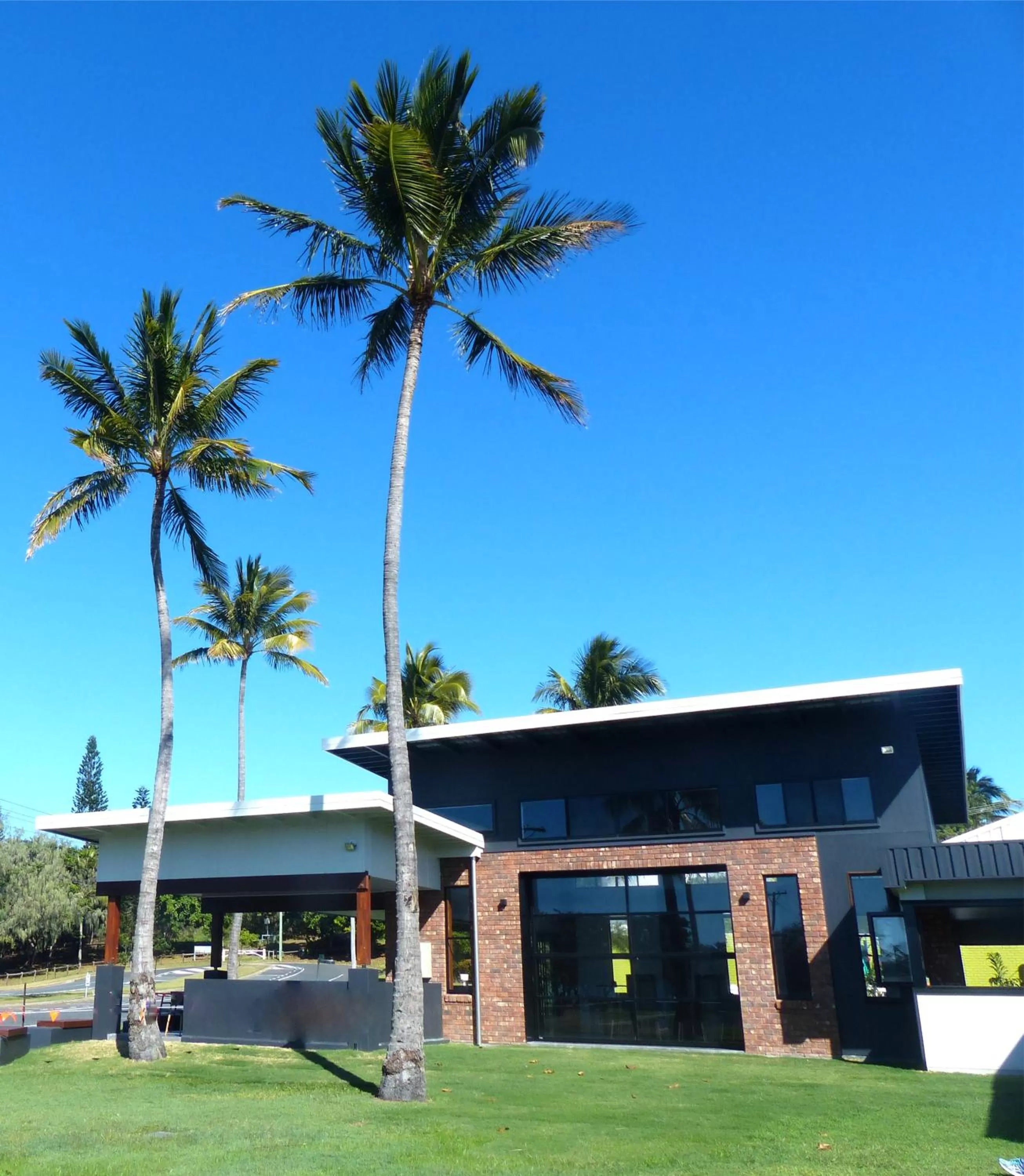 Property building in Mackay Seabreeze Apartments