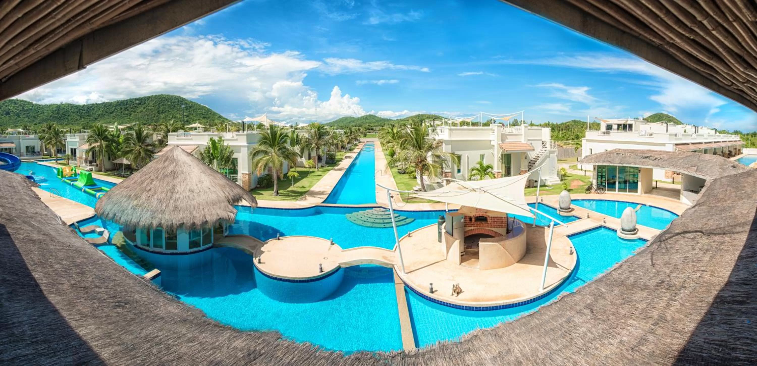 Swimming pool in Oriental Beach Pearl Resort