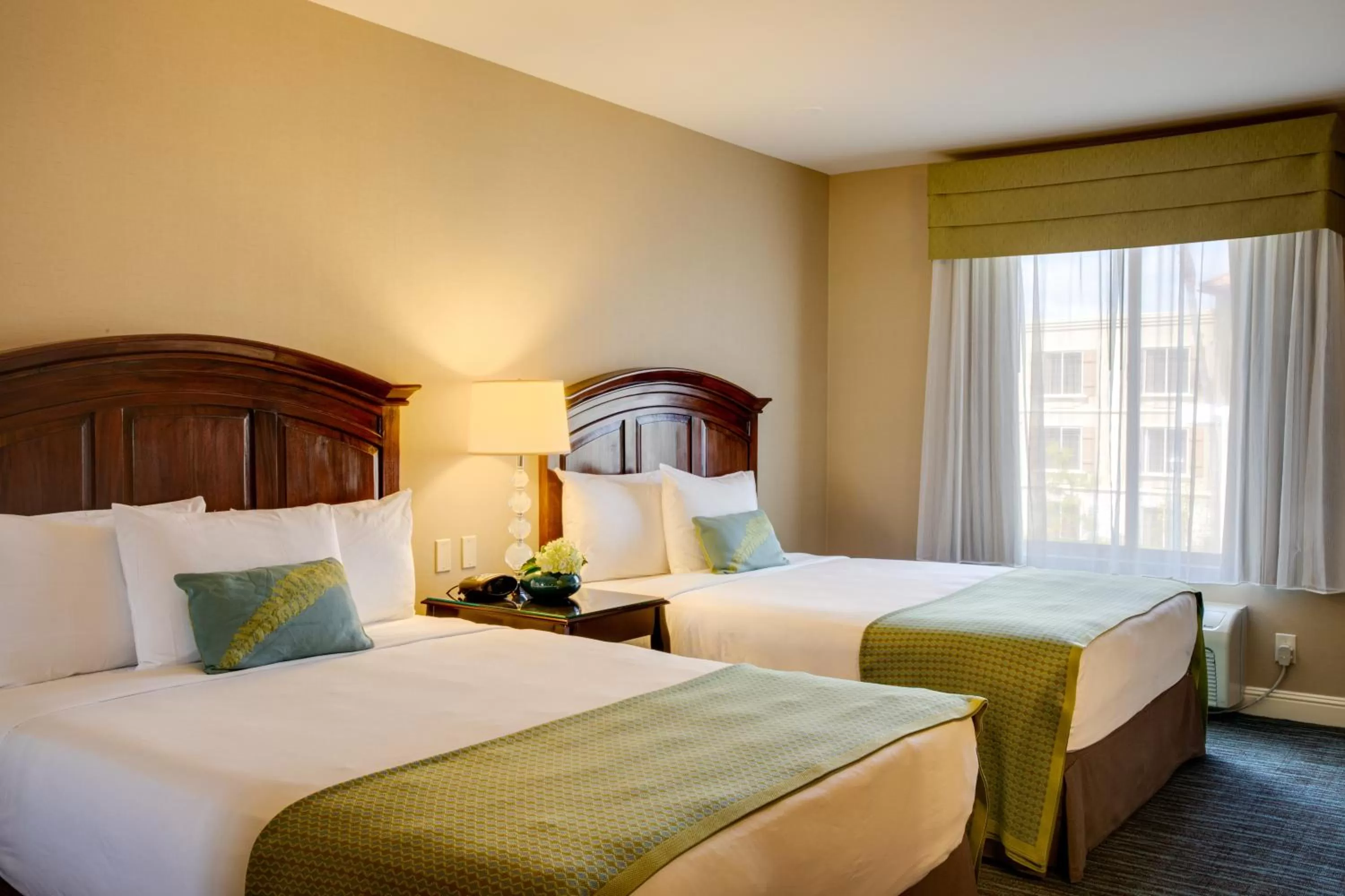 Bed in Ayres Hotel & Spa Mission Viejo - Lake Forest