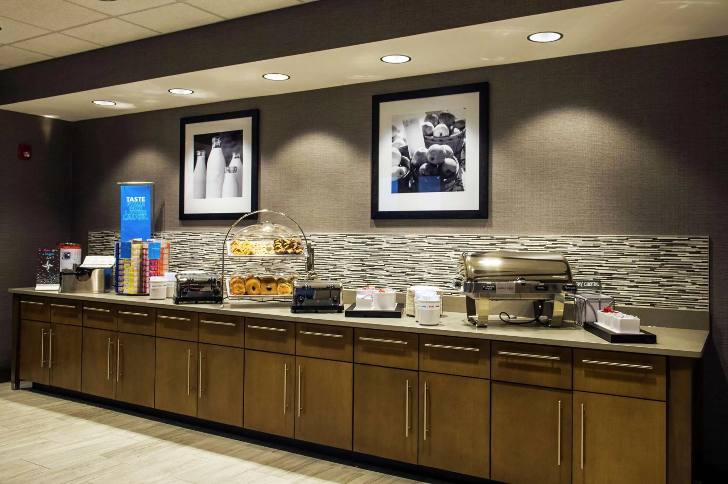 Dining area in Hampton Inn & Suites/Foxborough/Mansfield