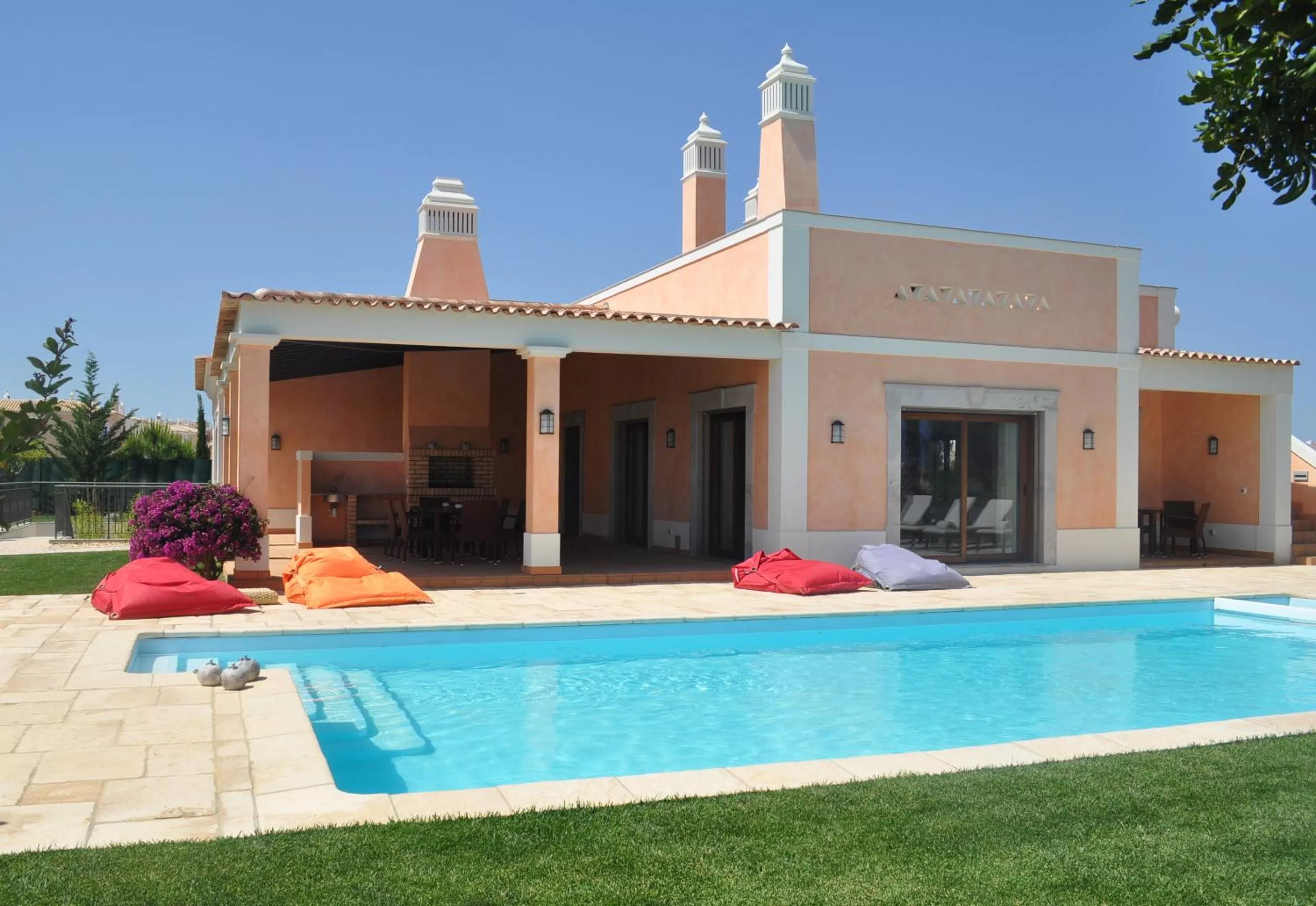 Swimming pool in Cascade Wellness Resort