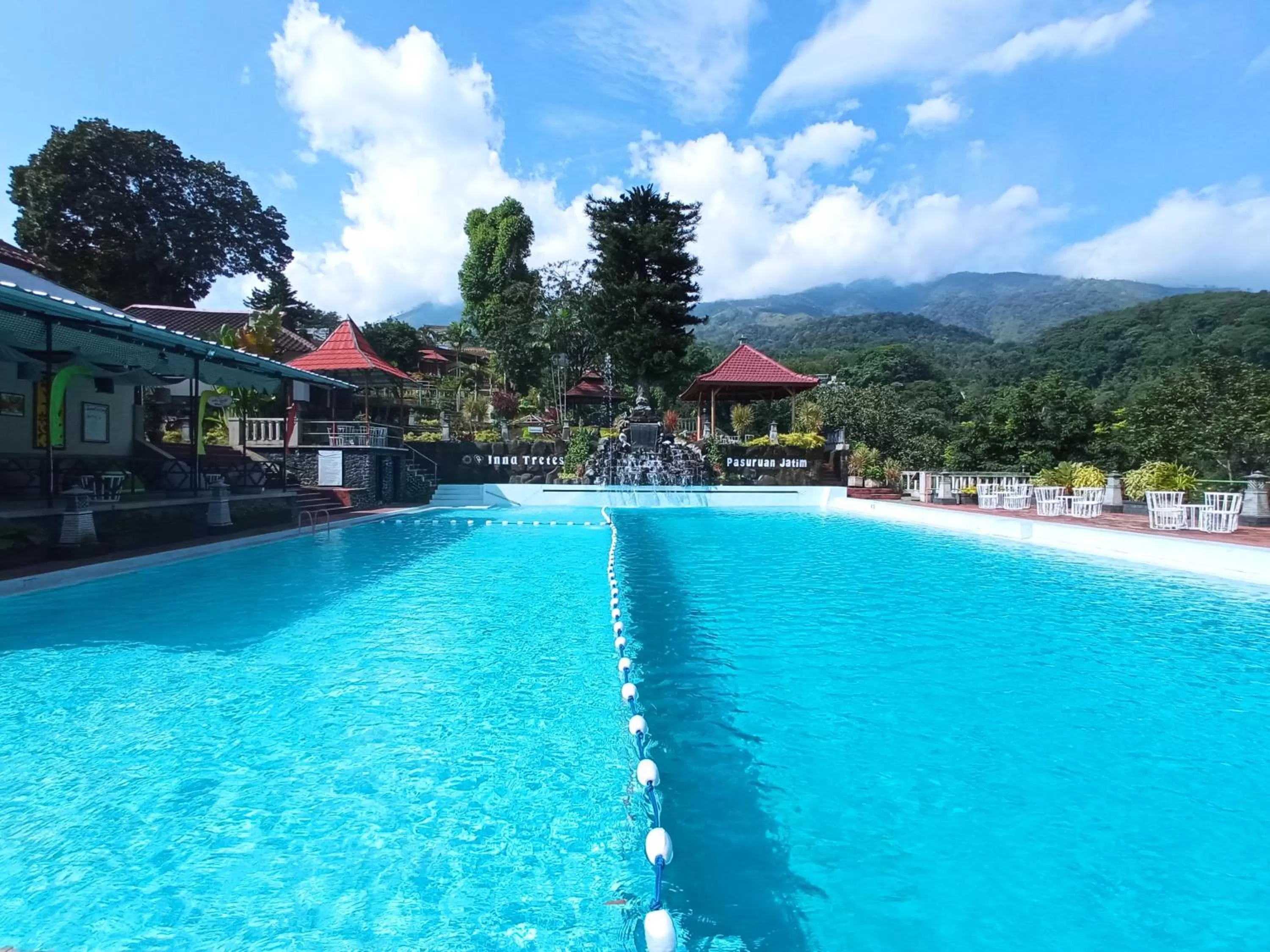 Swimming pool in Inna Tretes Hotel & Resort