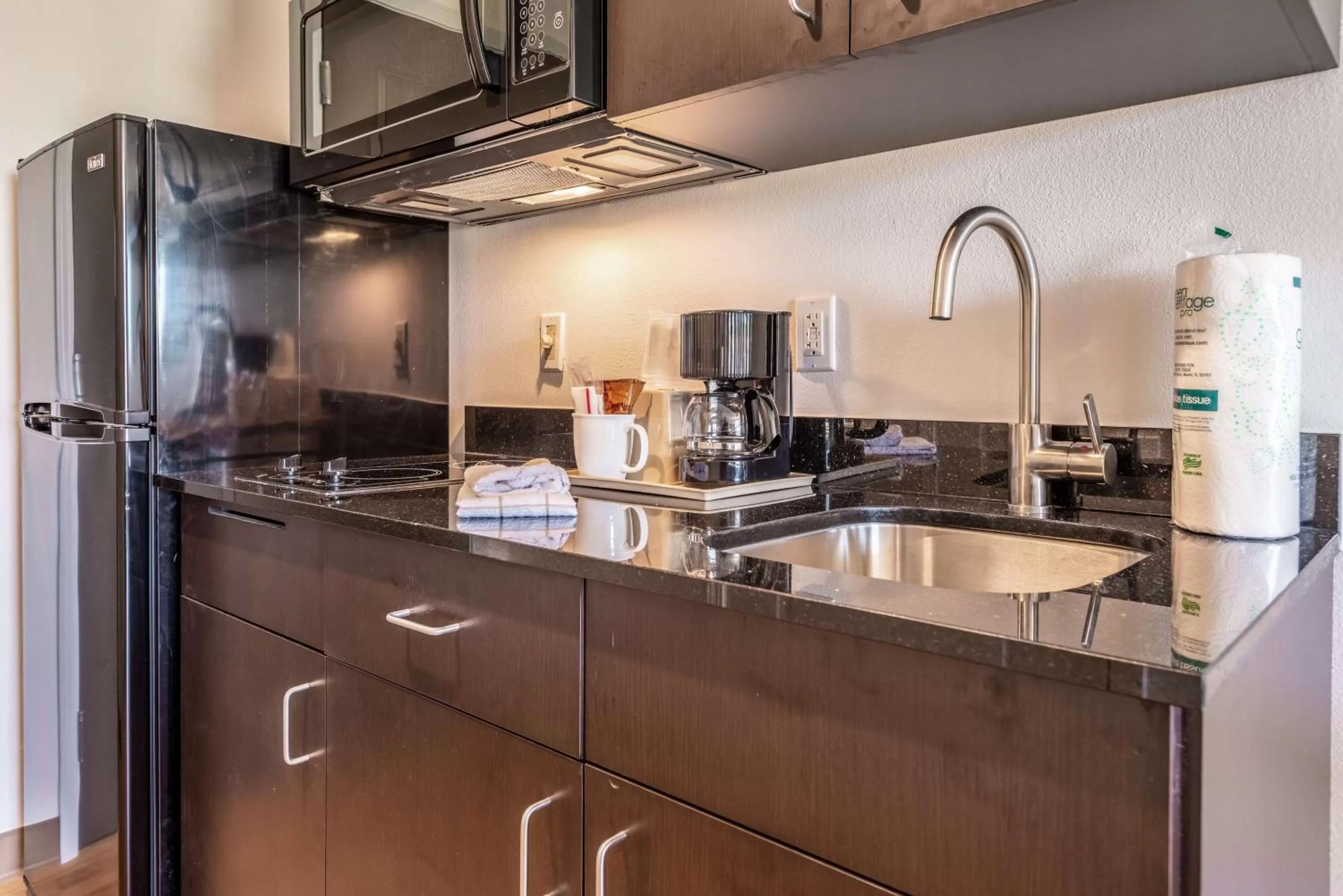 Kitchen or kitchenette in Studio 6 Lake Charles