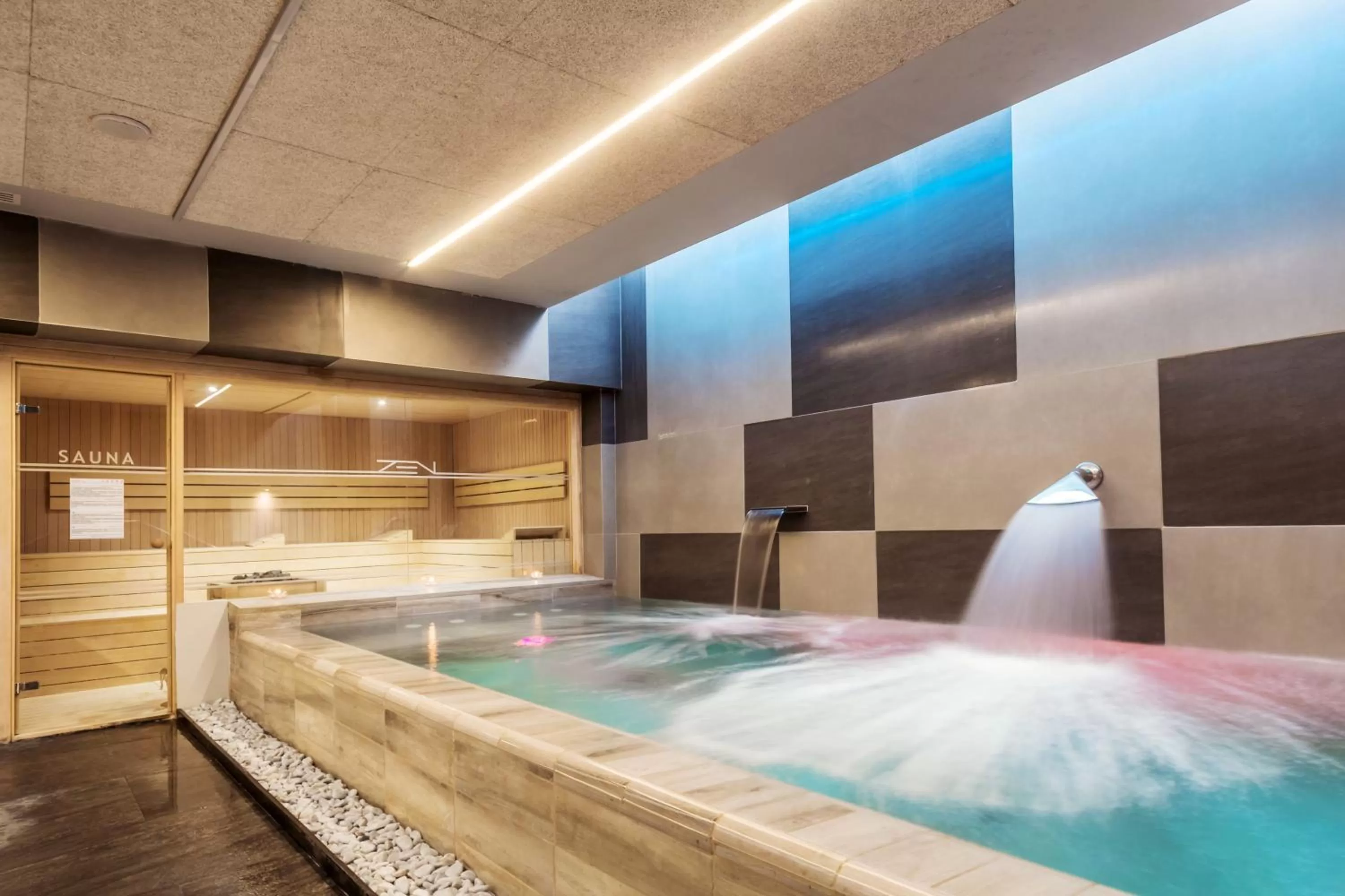 Hot Tub in Playa Park Zensation