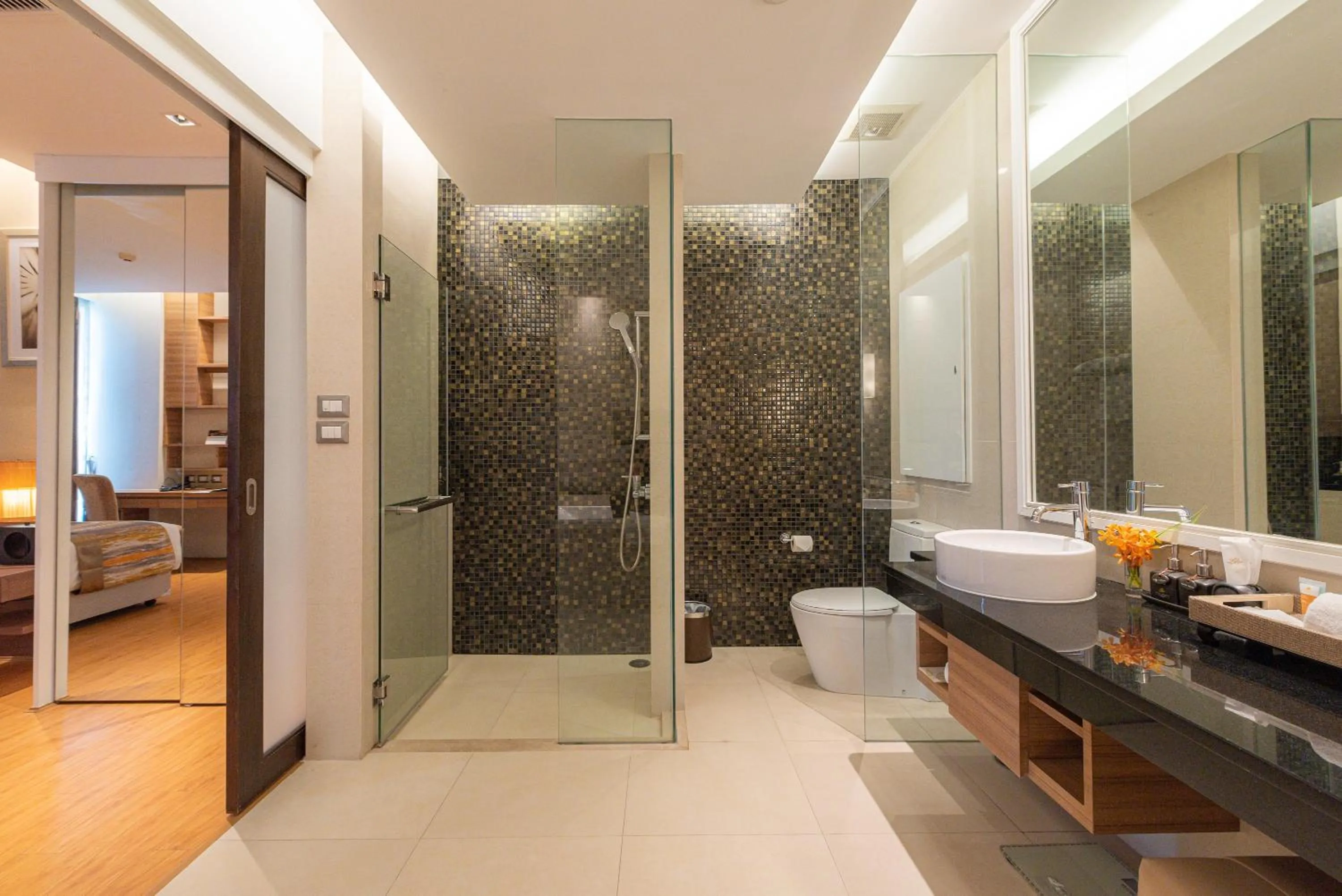 Shower in Summit Windmill Golf Suite Hotel at Suvarnabhumi