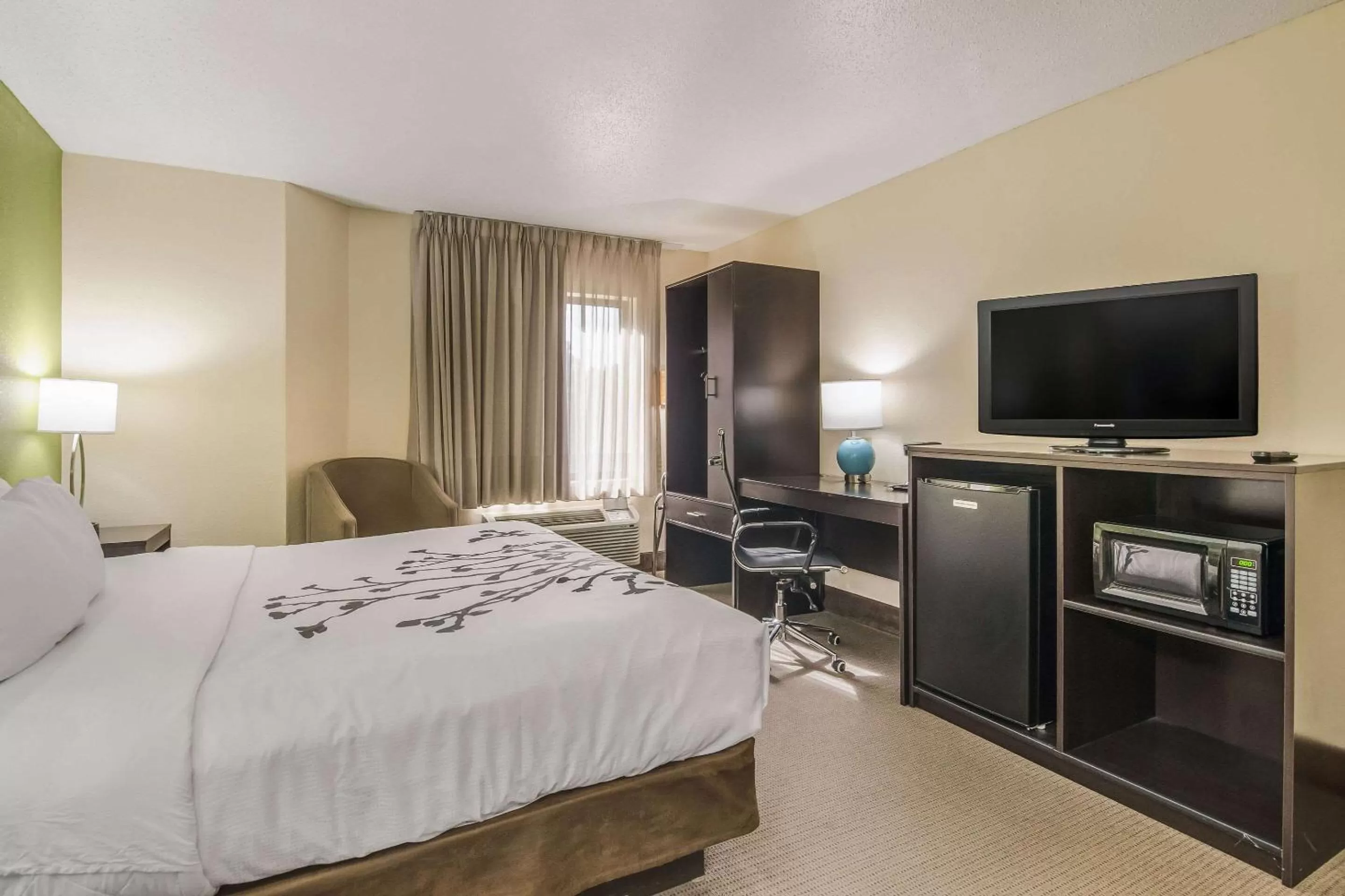 Photo of the whole room, Bed in Sleep Inn Wytheville I-77 and I-81