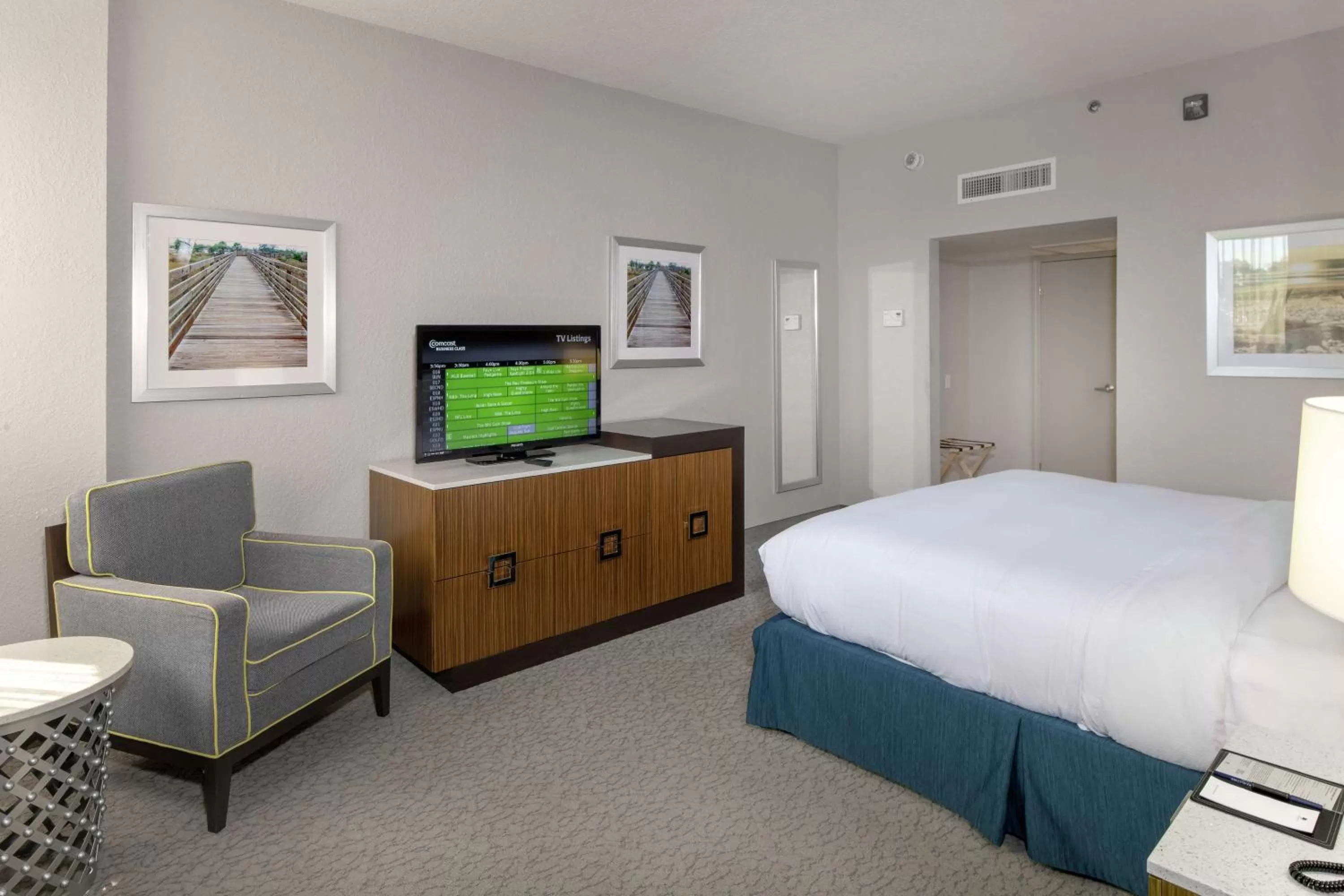 Bedroom, Bed in DoubleTree by Hilton Hotel Jacksonville Airport