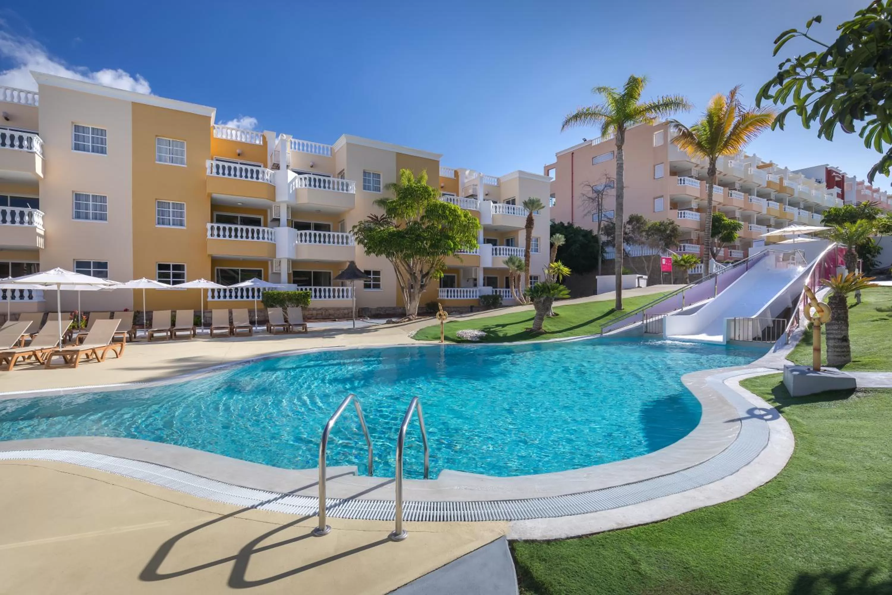 Swimming pool in Allegro Isora