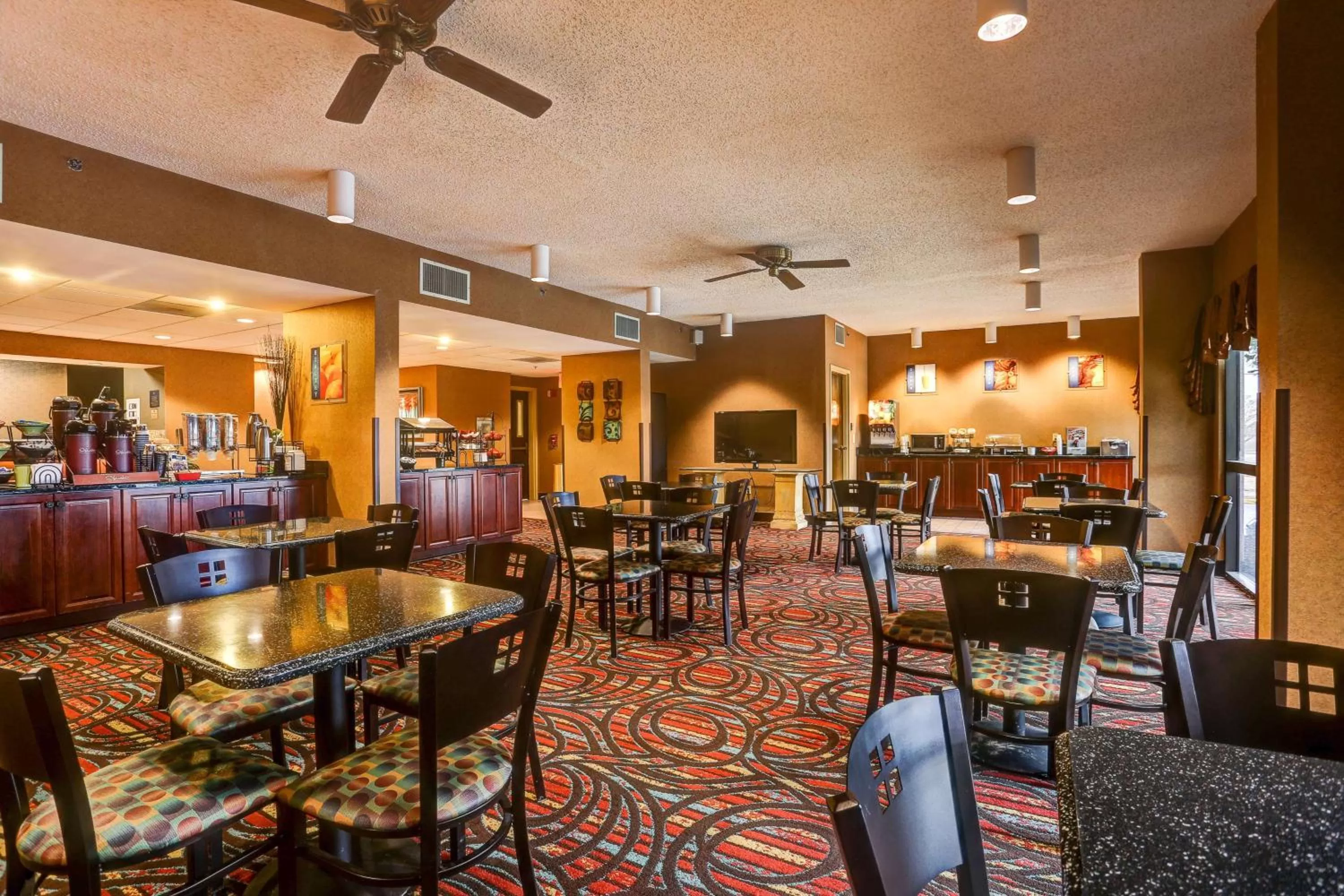 Restaurant/places to eat in SureStay Hotel by Best Western Robinsonville Tunica