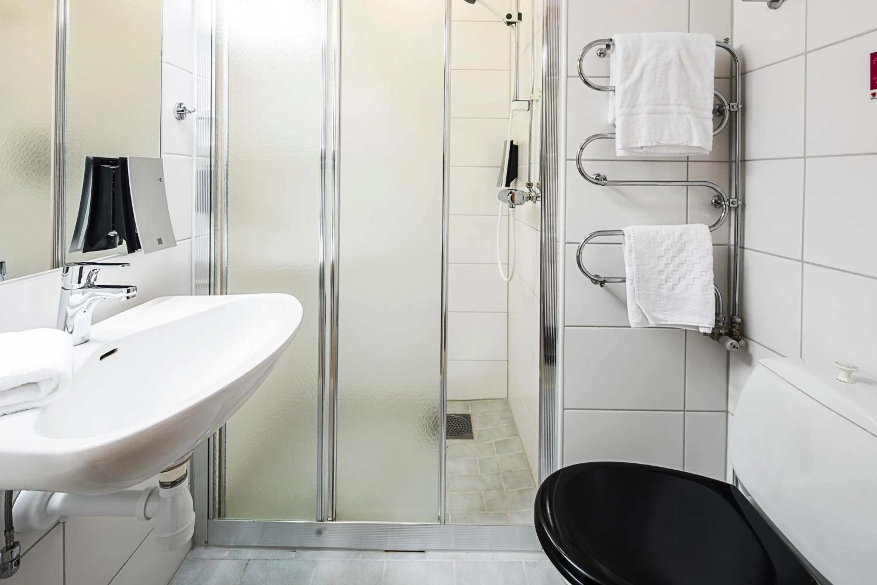 Bathroom in Home Hotel Bristol