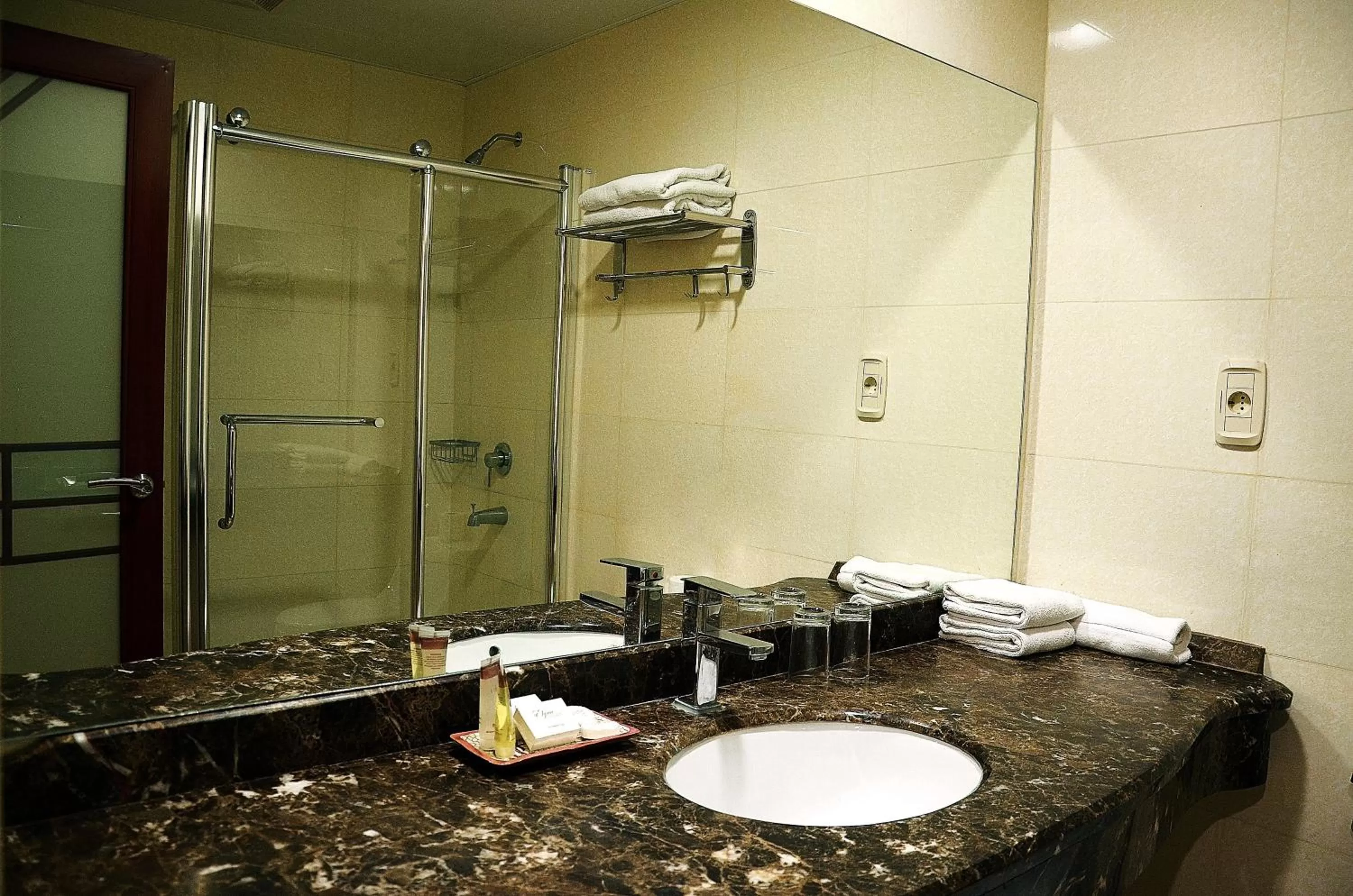 Bathroom in Mosaic City Hotel