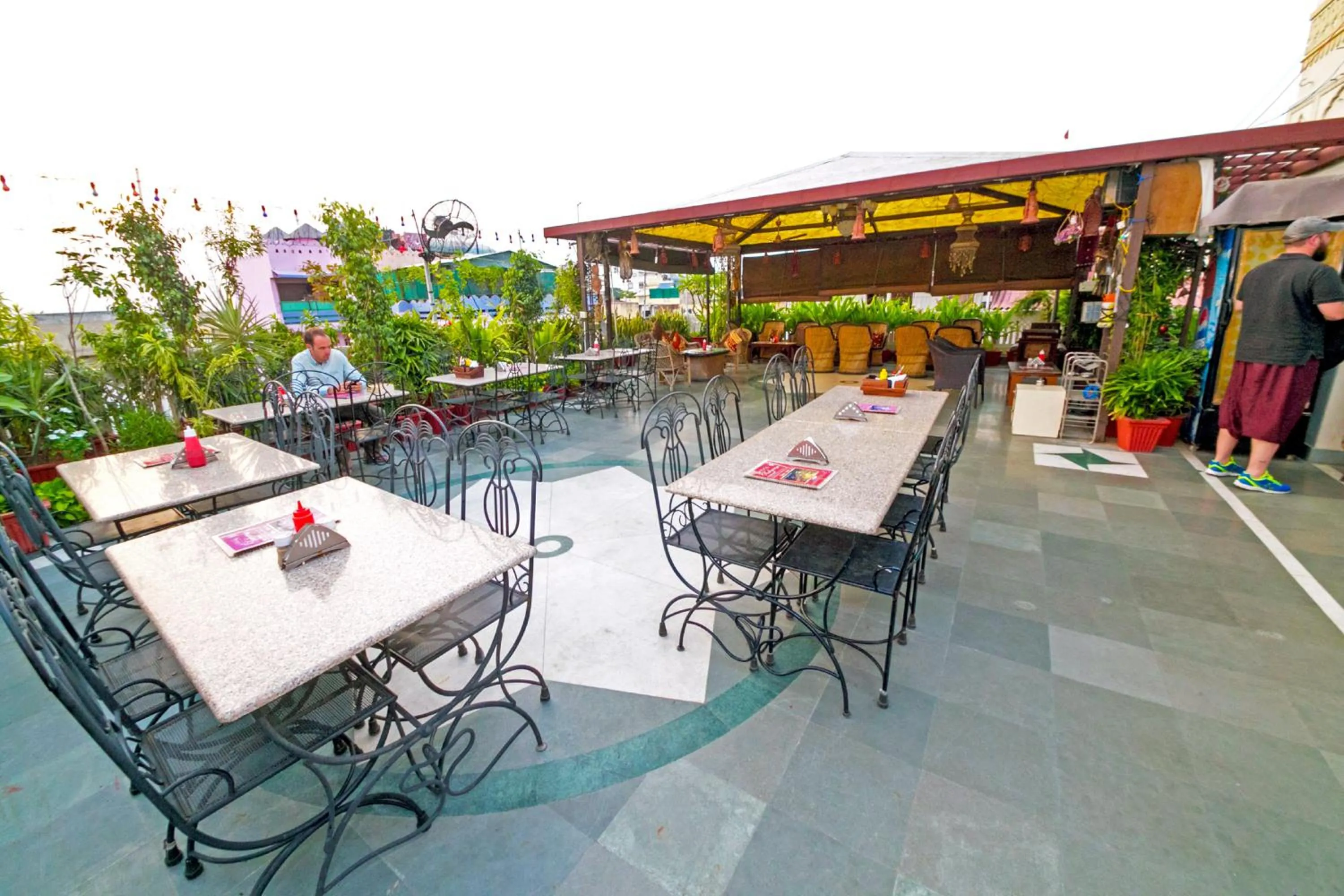 Restaurant/places to eat in Hotel Kalyan