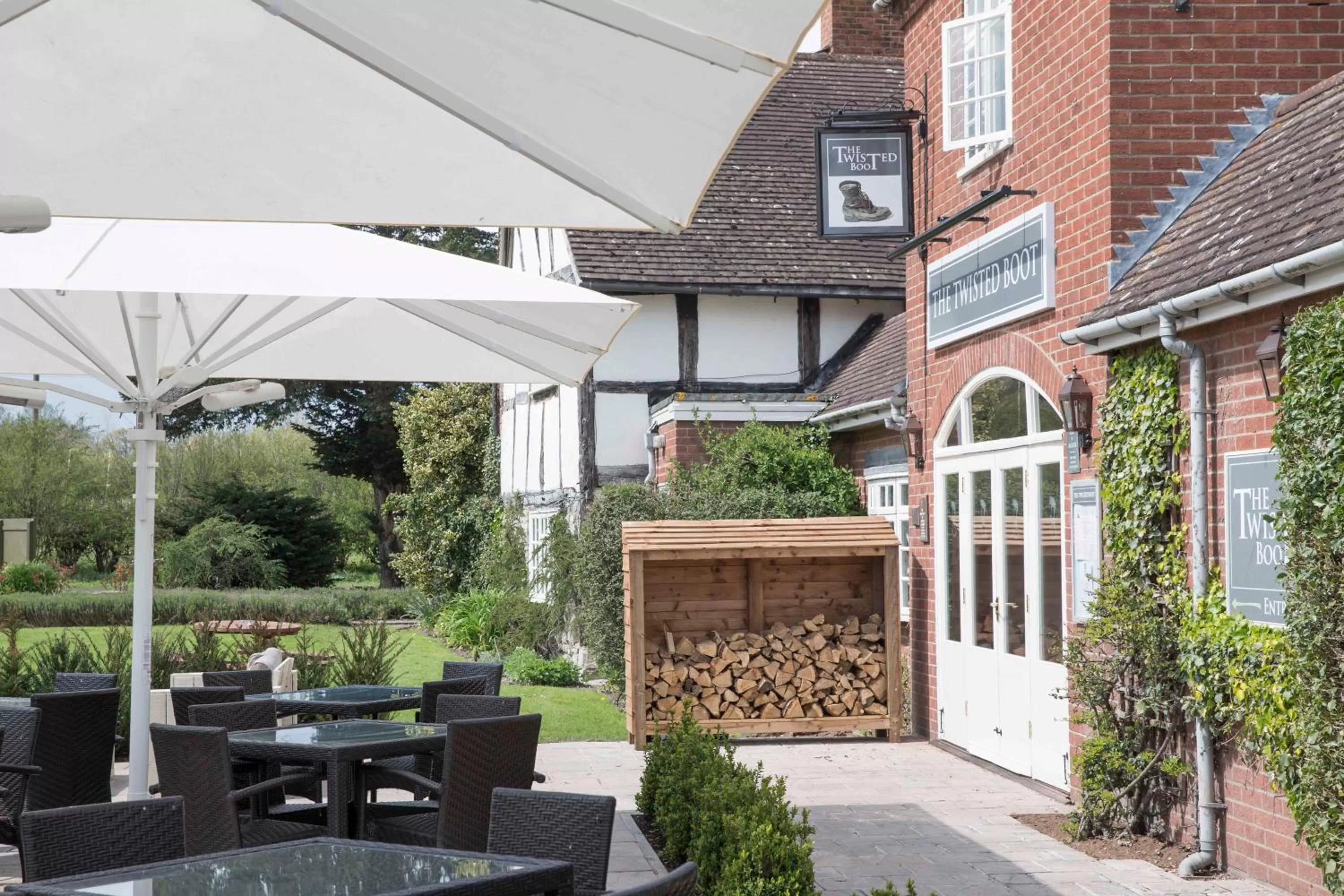 Patio in Kings Court Hotel Alcester, BW Signature Collection