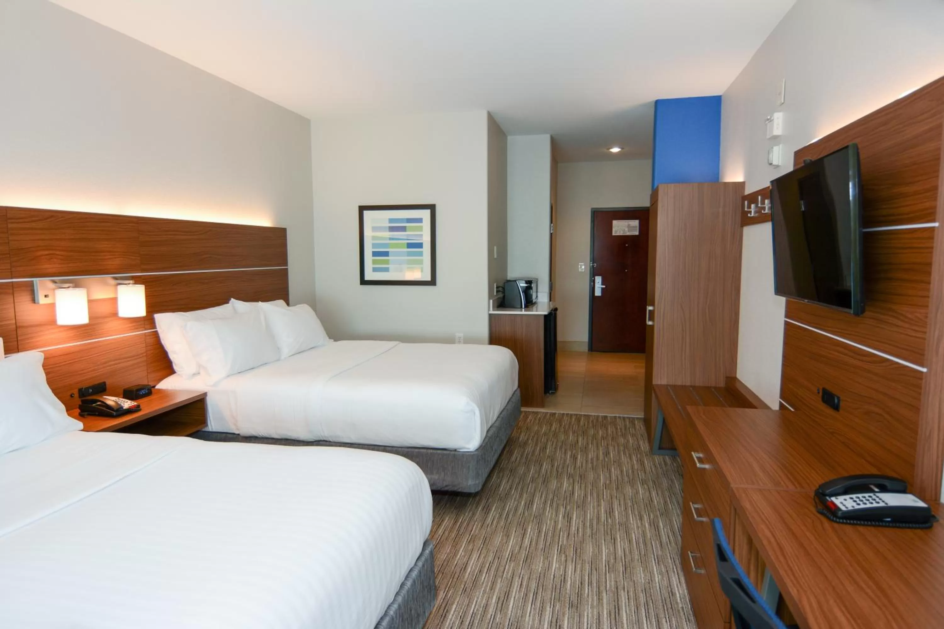 Photo of the whole room, Bed in Holiday Inn Express Hotel & Suites New Boston by IHG