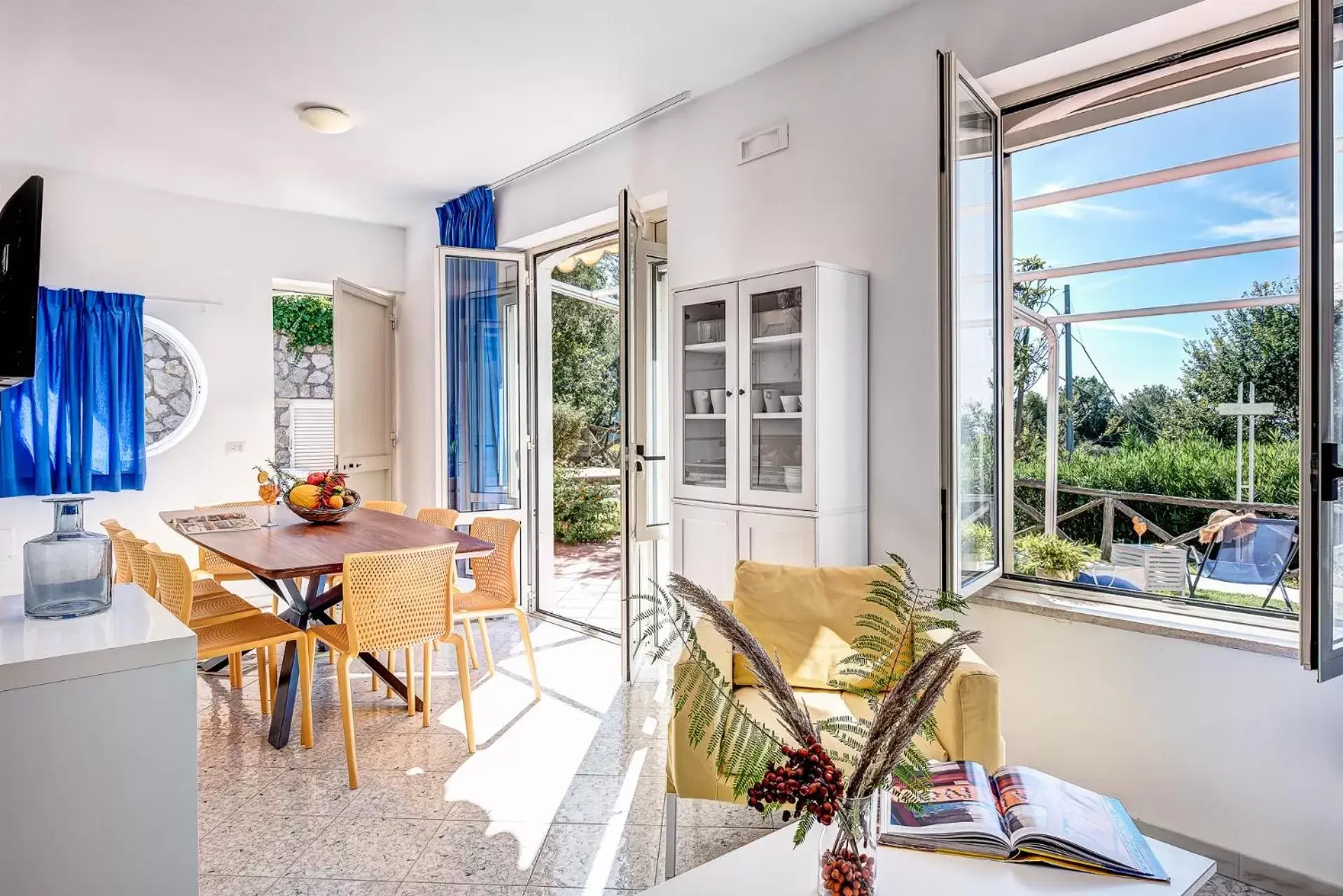 Deluxe Three-Bedroom Apartment with Sea View in Gocce Di Capri Resort Deluxe Three-Bedroom Apartment with Sea View in Gocce Di Capri Resort