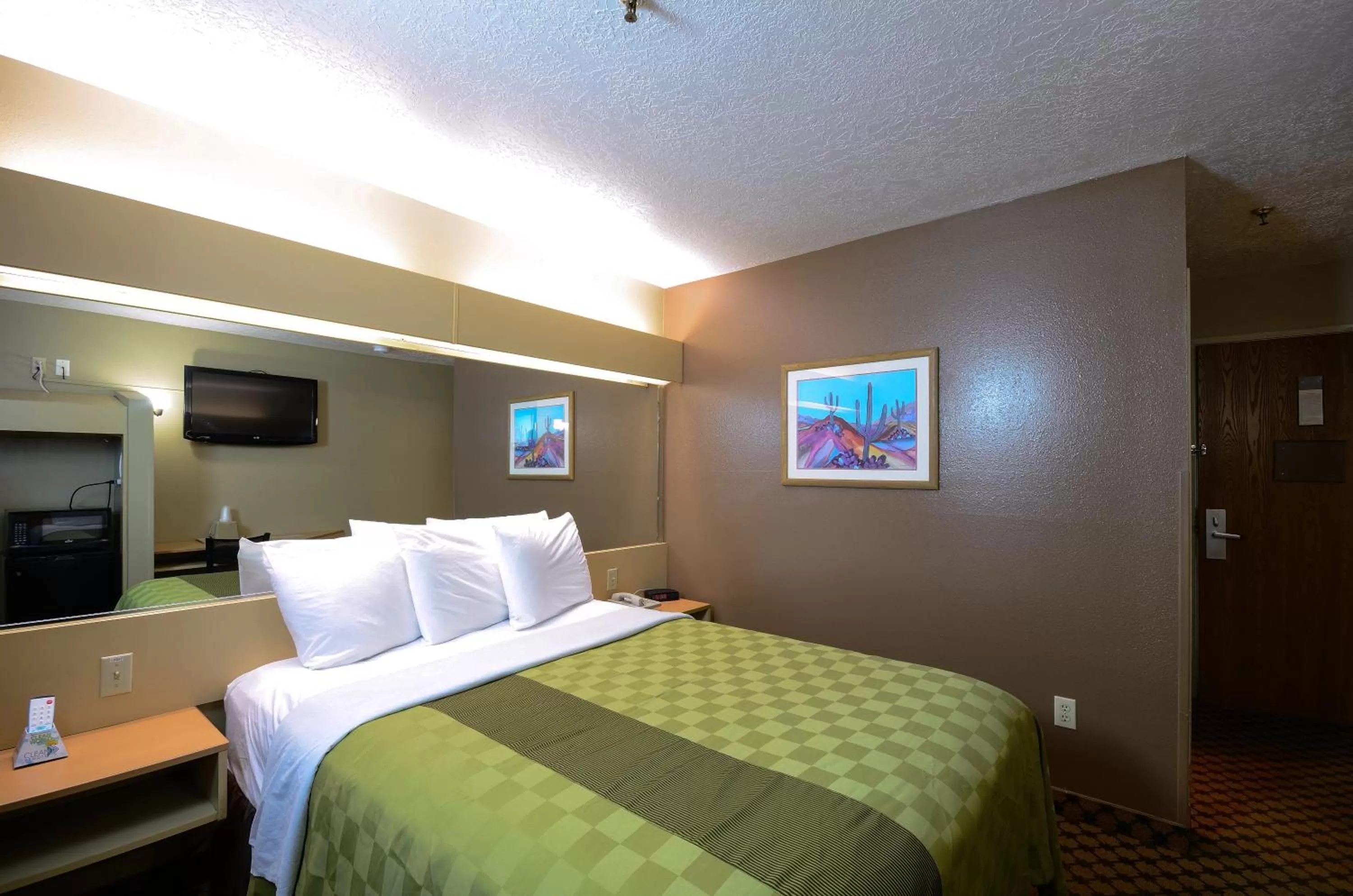 Mountain View with One Queen Bed  - Q2 - Second Floor in Desert Inn Tucumcari