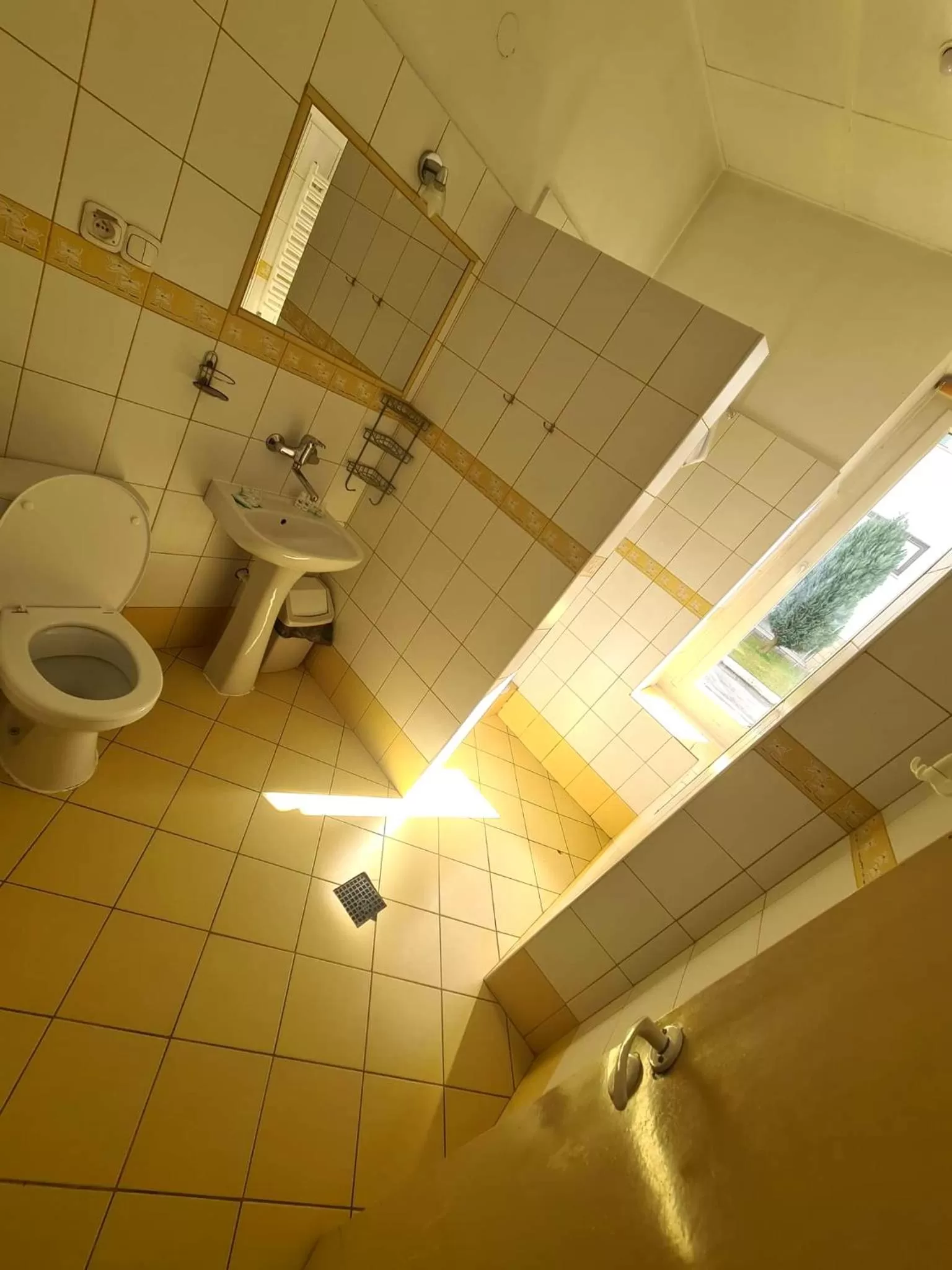 Bathroom in OWR Relax - Hostel położony blisko atrakcji turystycznych