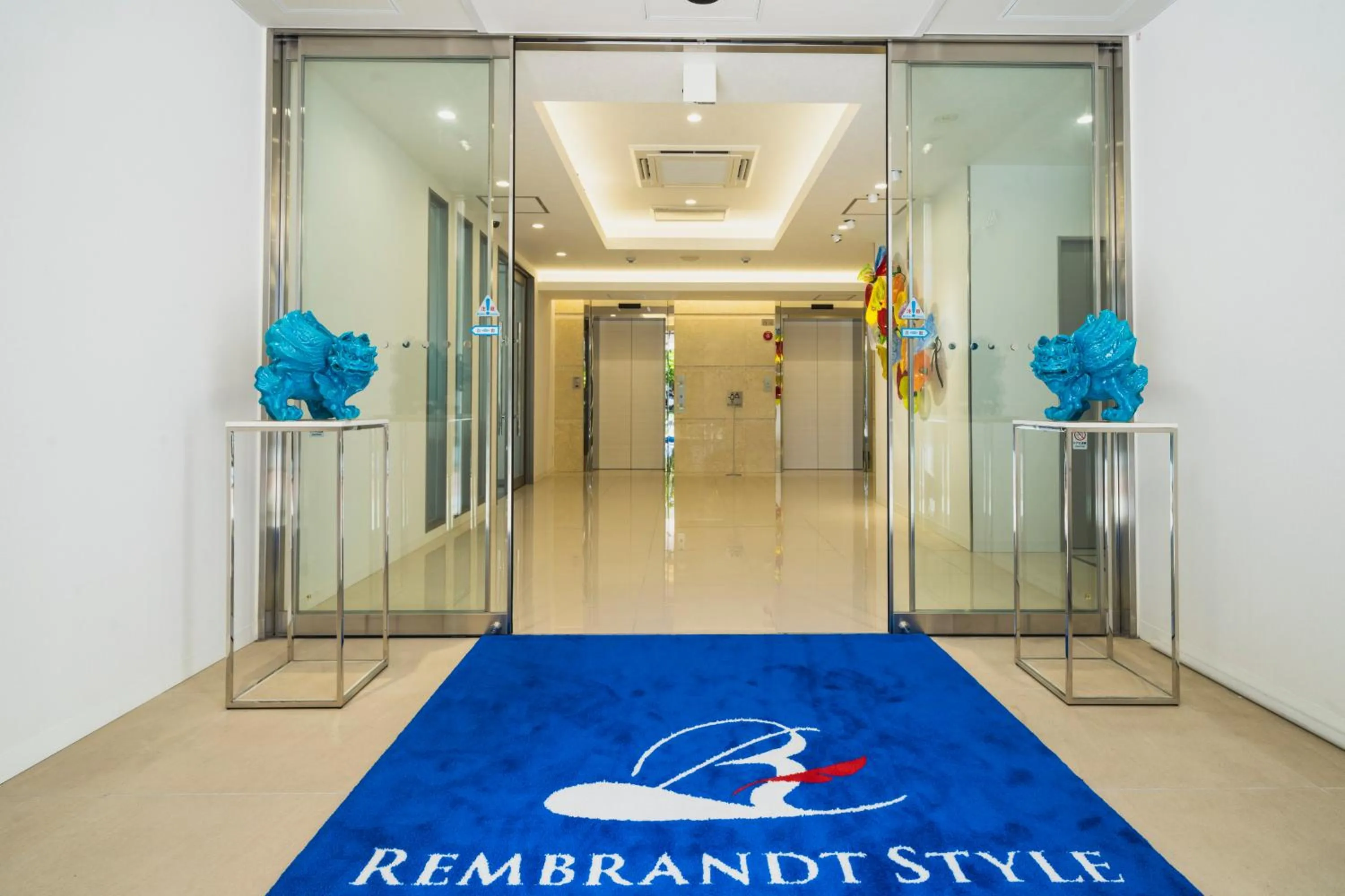 Facade/entrance in Rembrandt Style Naha