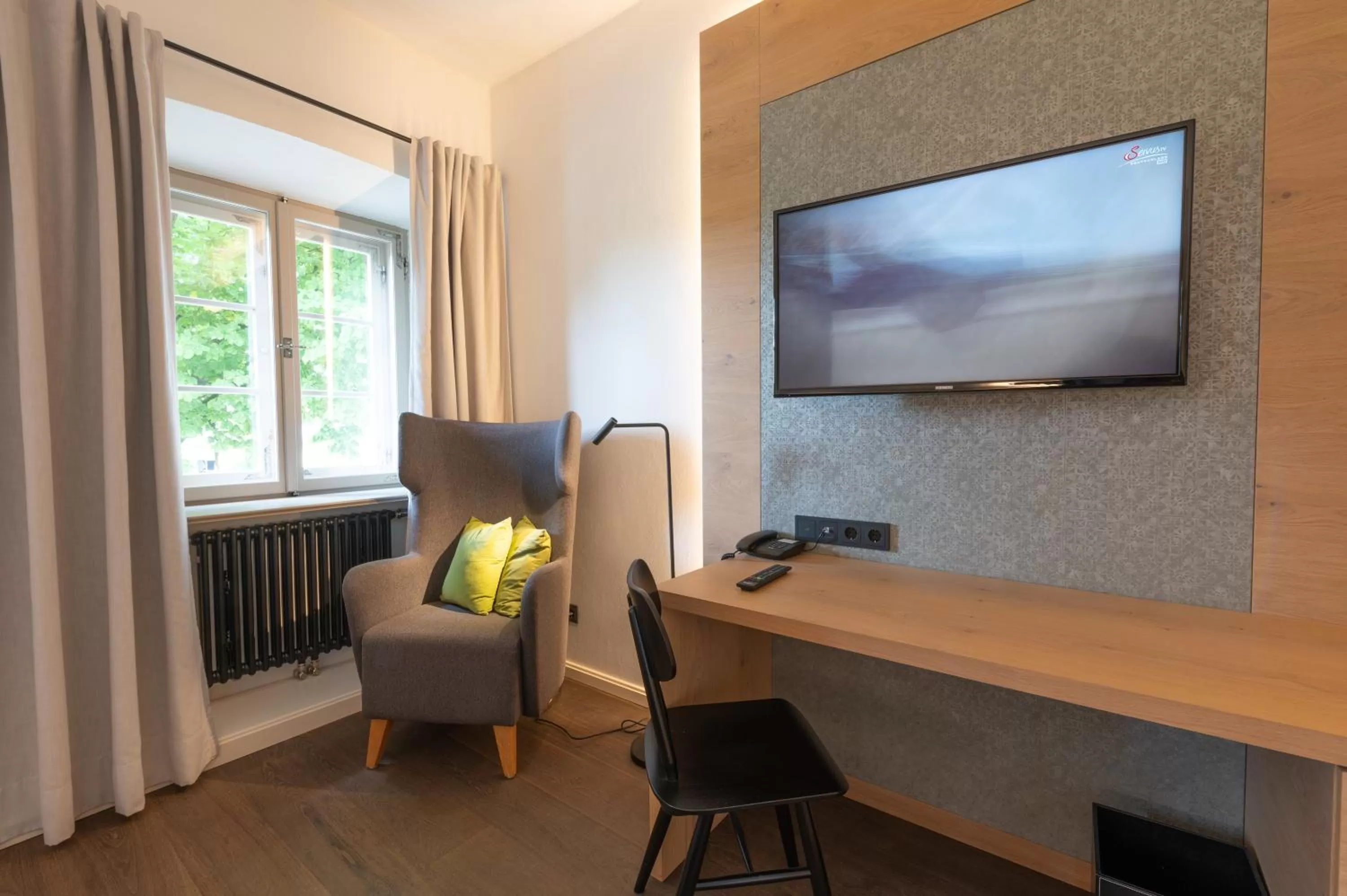 TV and multimedia in LANDHOTEL ALTE ZOLLSTATION- Historical Building