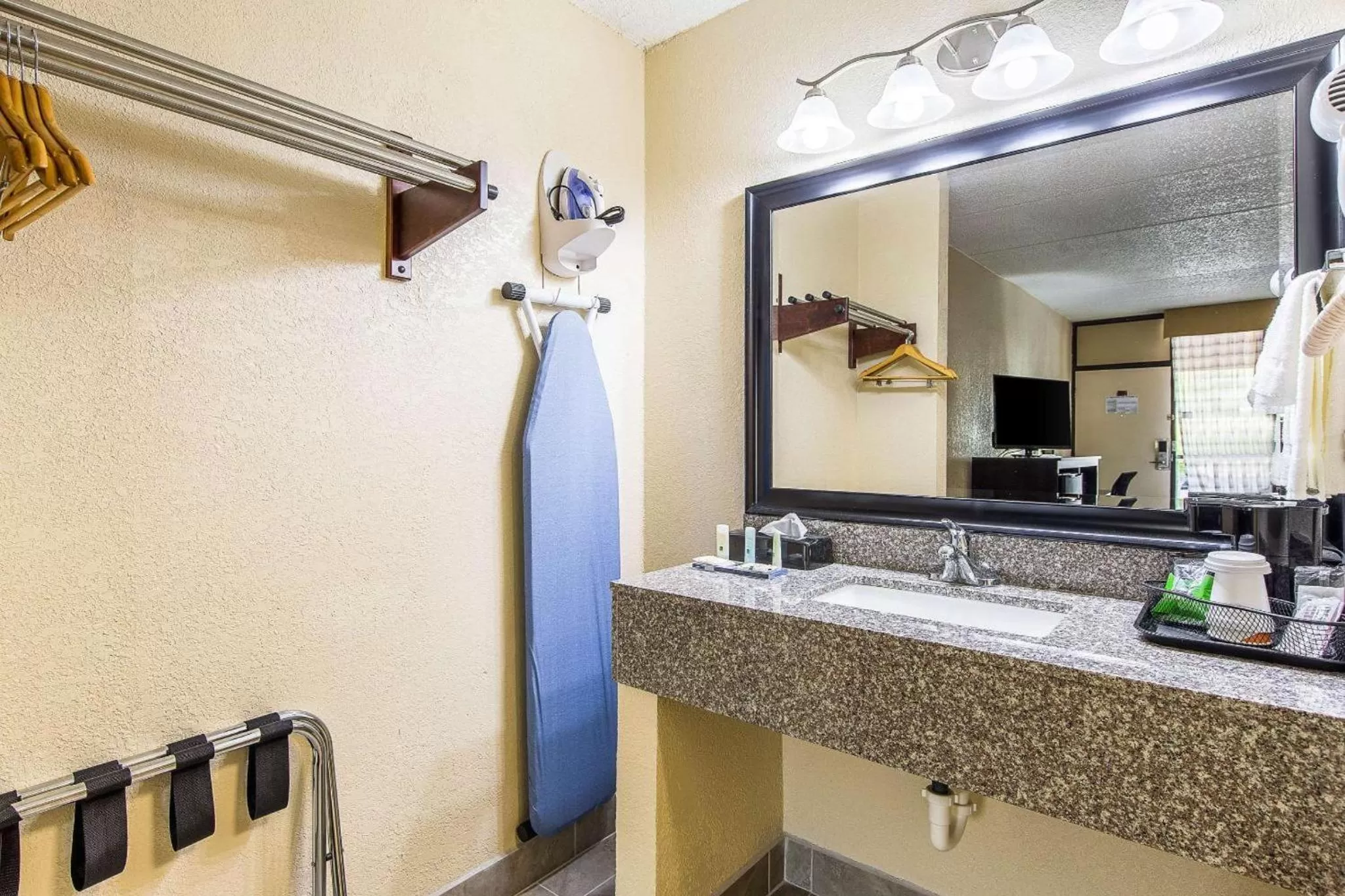 Bathroom in Quality Inn Forest City
