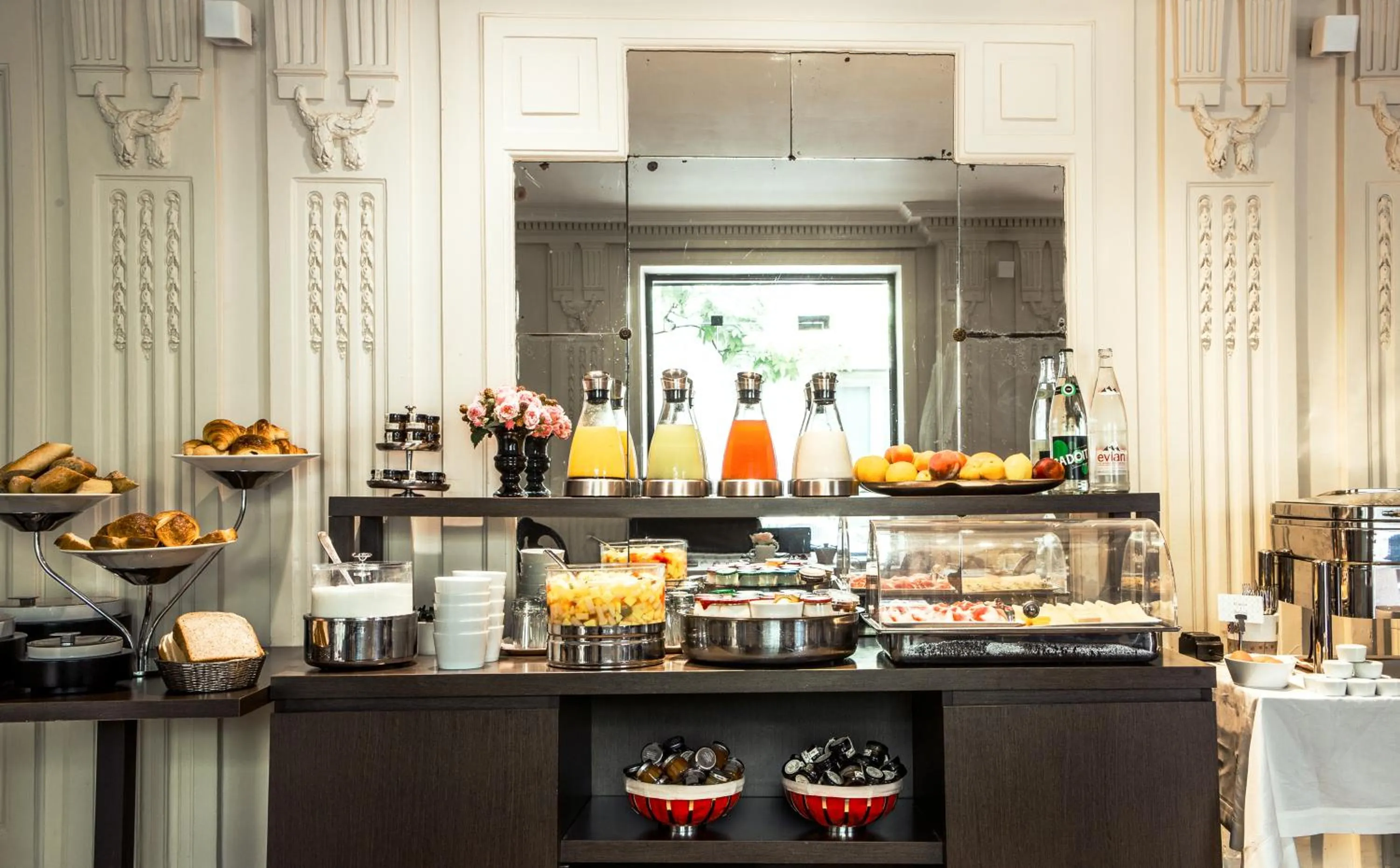Buffet breakfast in Hôtel des Saints Pères - Esprit de France
