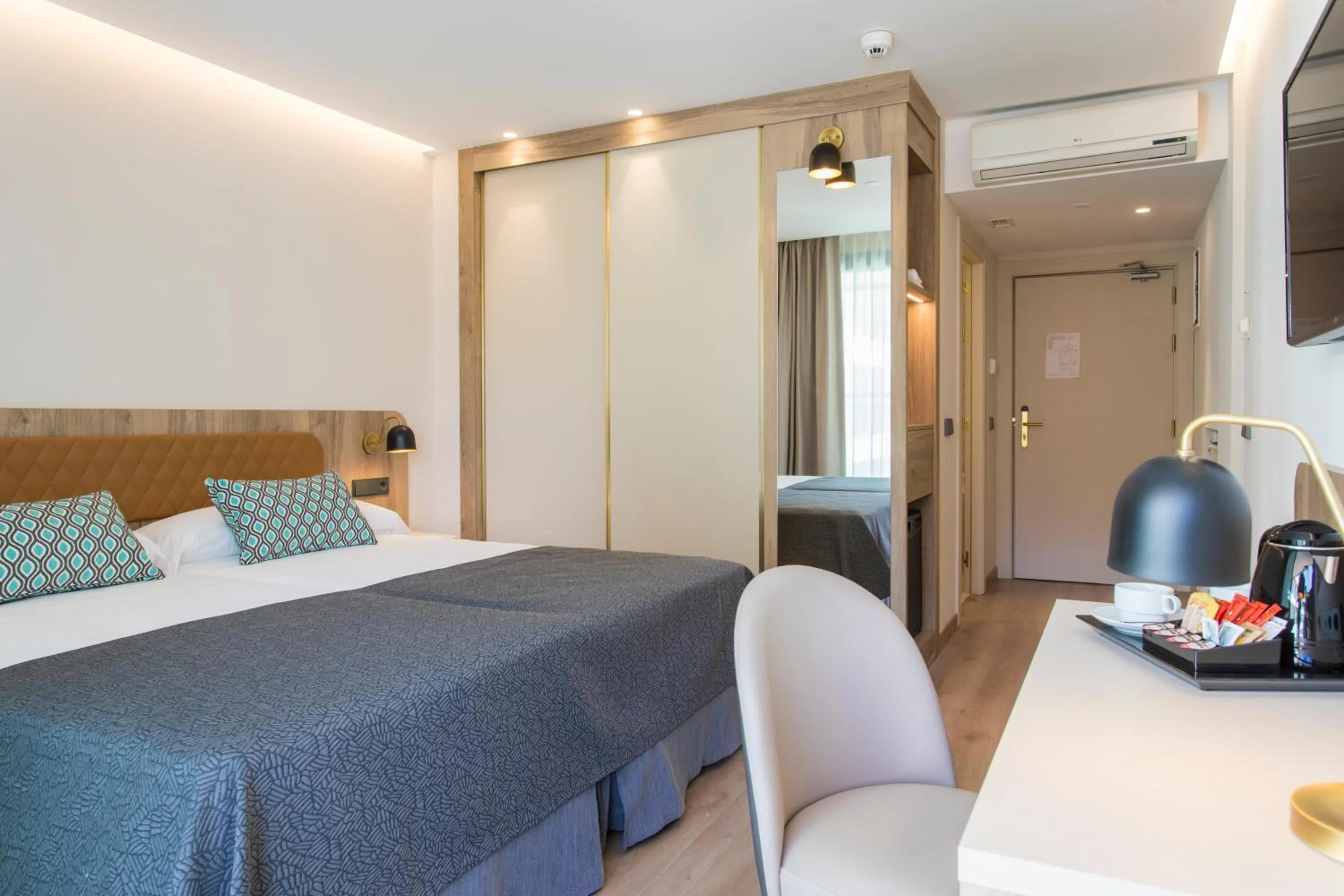 Photo of the whole room, Bed in Hotel Presidente 4 sup