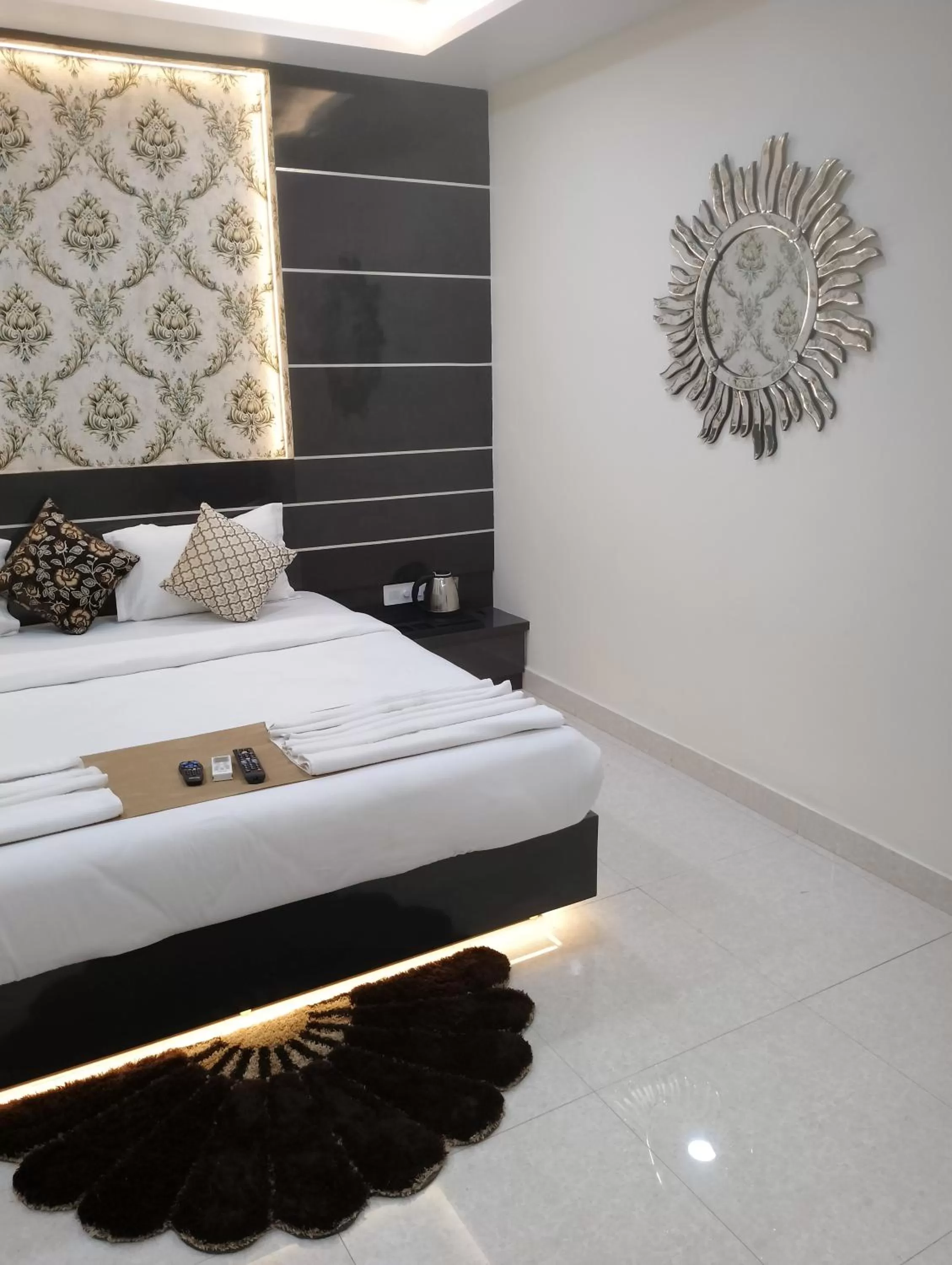 Bed in Hotel Golden Bliss