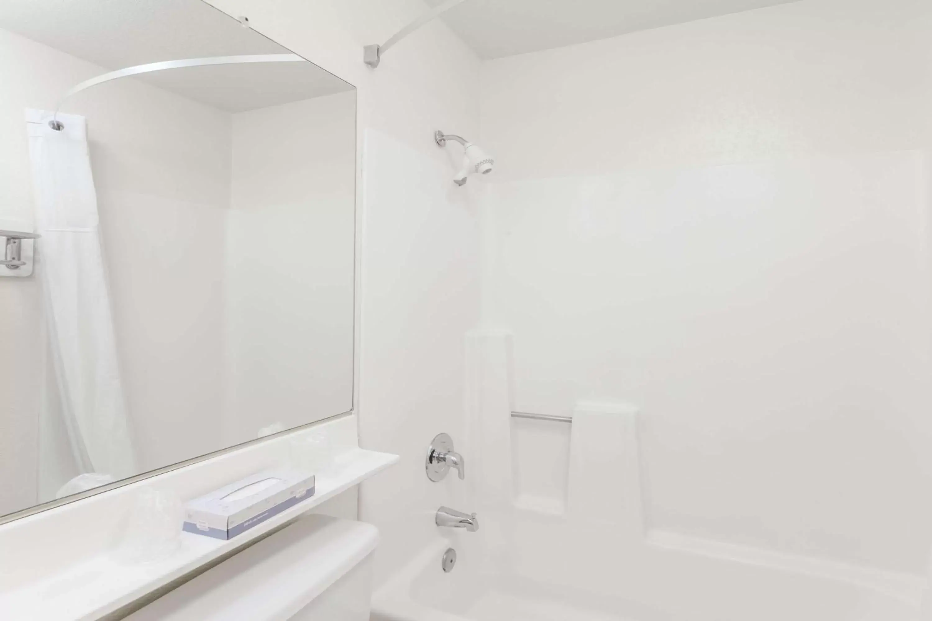 Queen Room - Non-Smoking in Days Inn by Wyndham San Marcos Queen Room - Non-Smoking in Days Inn by Wyndham San Marcos