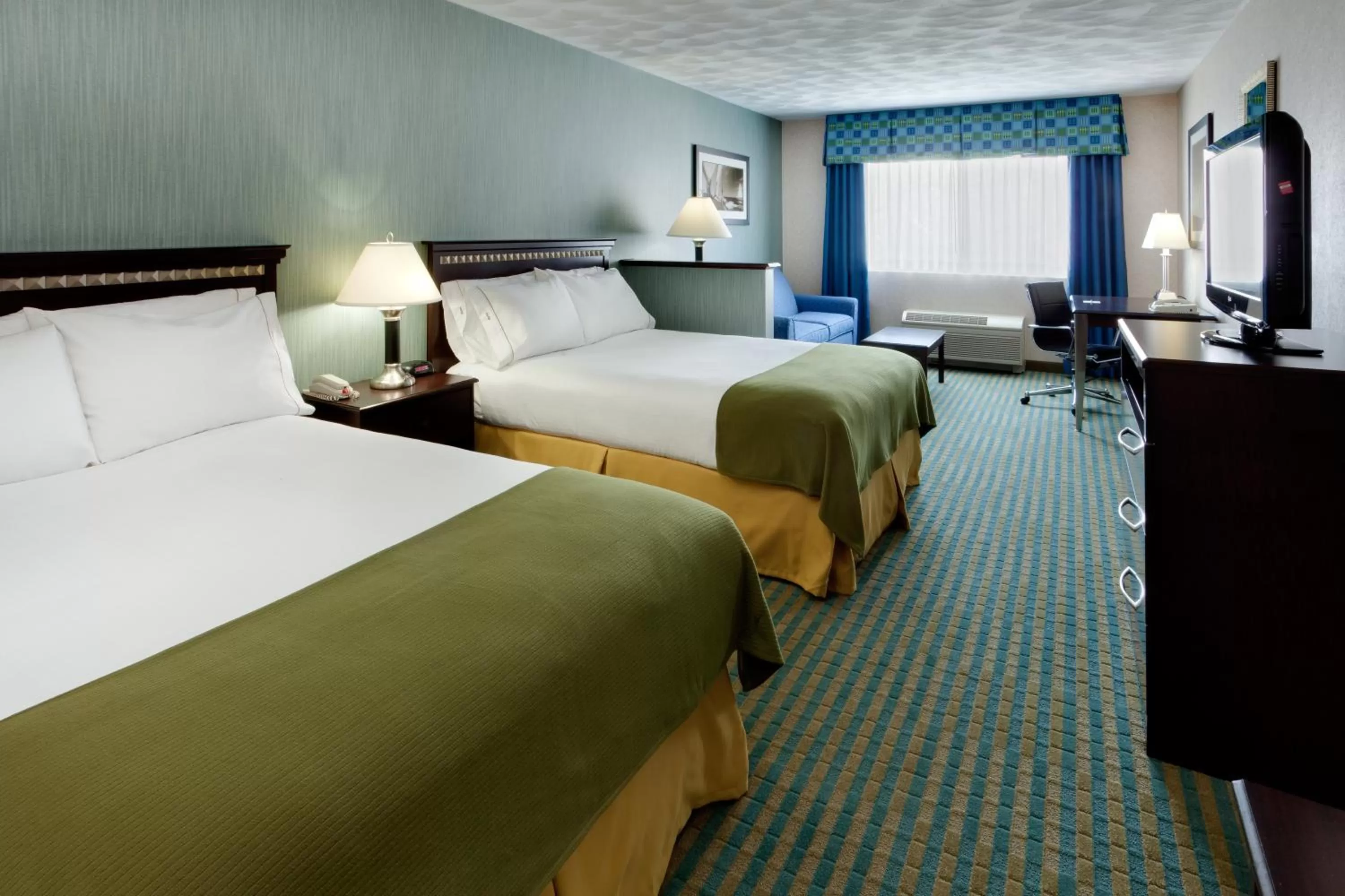 Photo of the whole room, Bed in Holiday Inn Express & Suites Smithfield - Providence by IHG