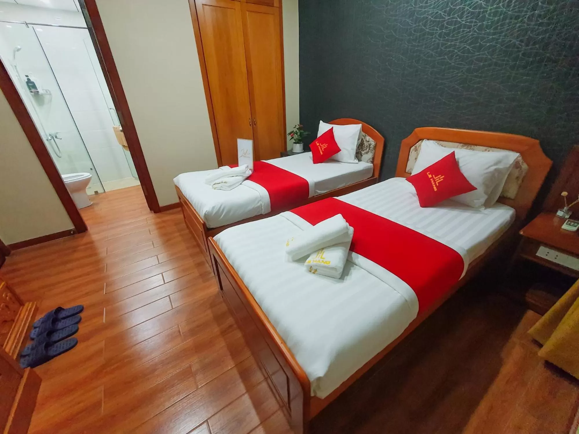 Shower, Bed in LEHA Saigon Hotel Airport