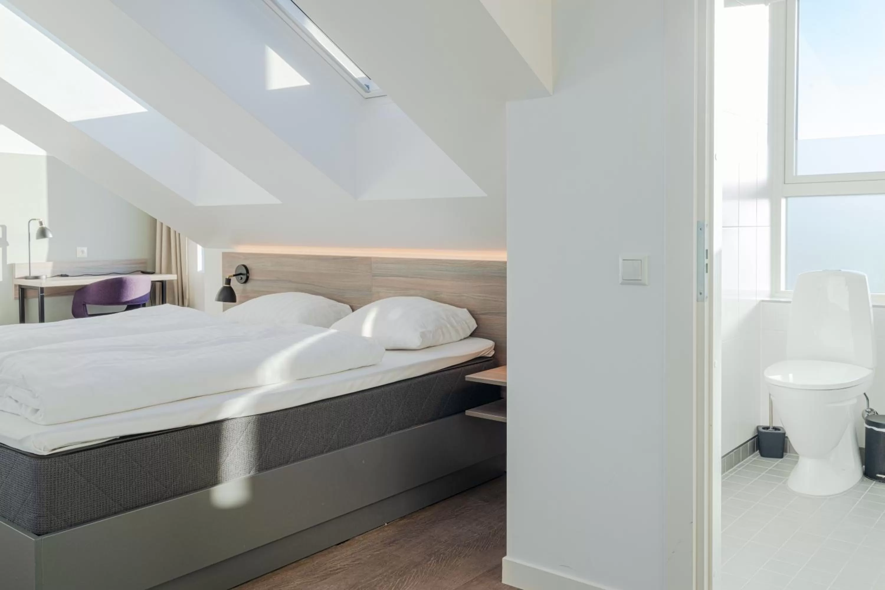 Toilet, Bed in Copenhagen Go Hotel