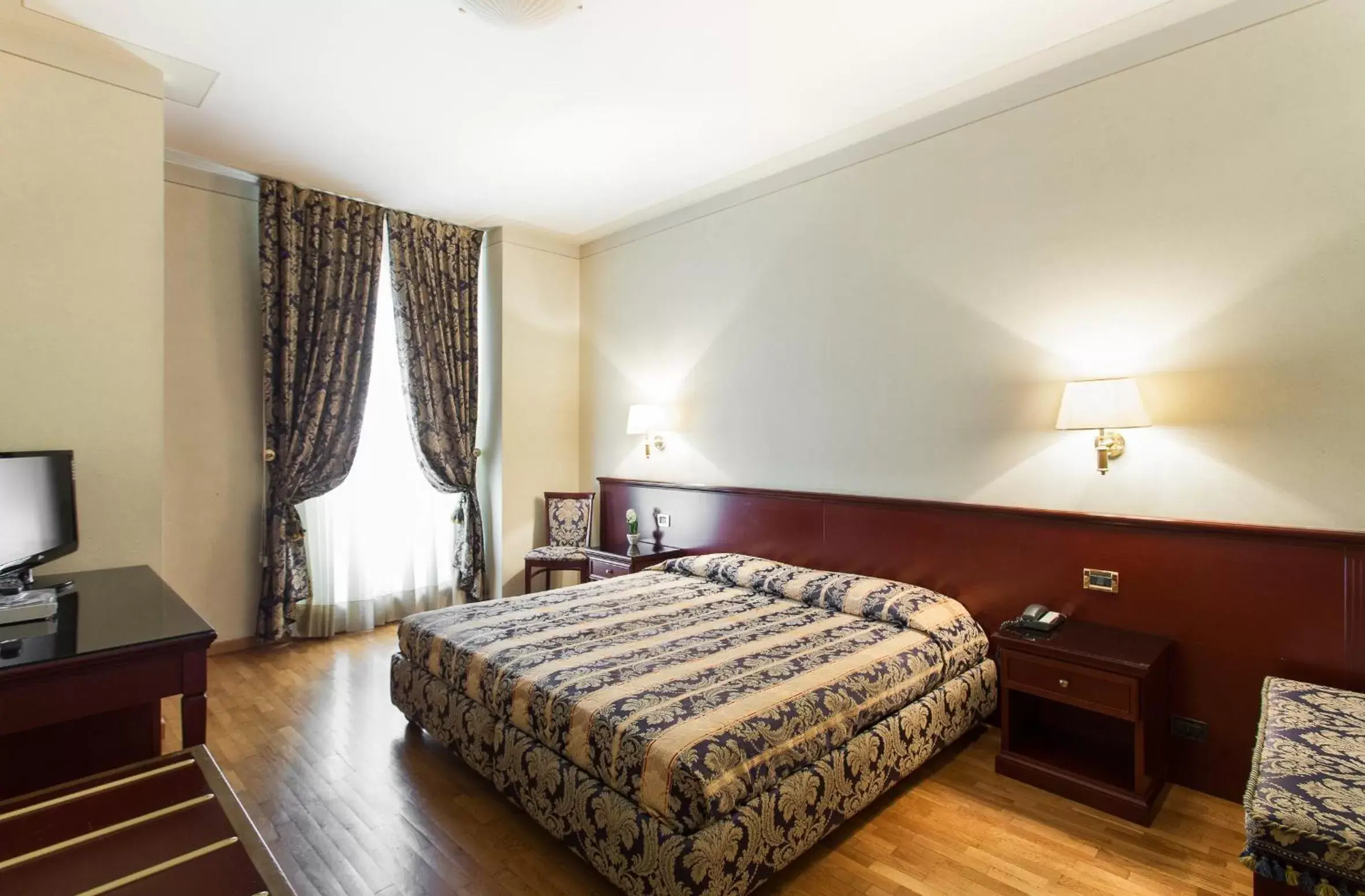 Deluxe Double or Twin Room with Terrace - single occupancy in Hotel Gambara Deluxe Double or Twin Room with Terrace - single occupancy in Hotel Gambara