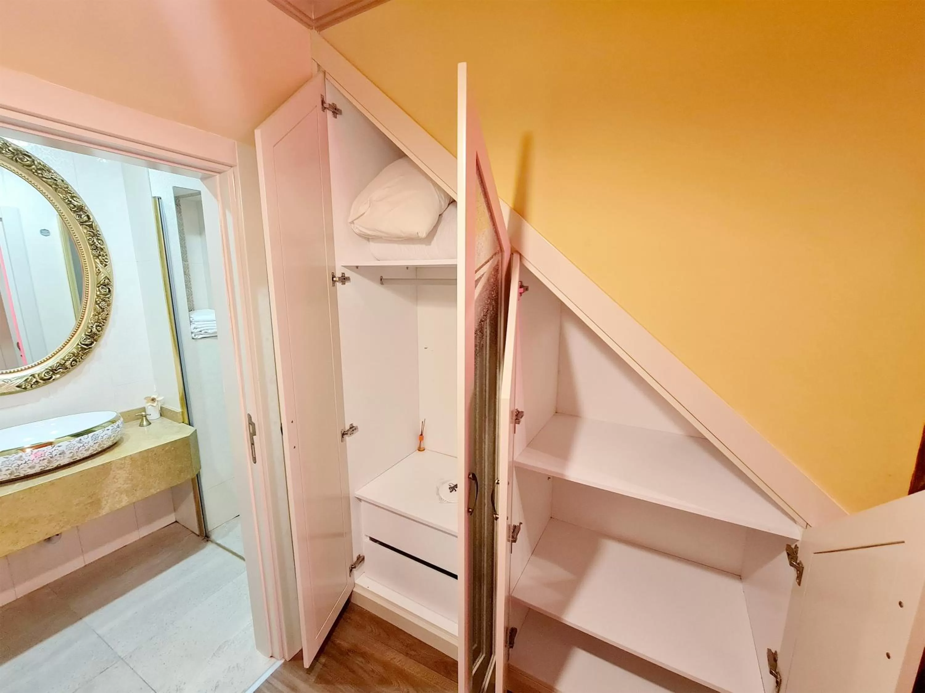 wardrobe, Bathroom in SOFIA BOUTIQUE HOTEL