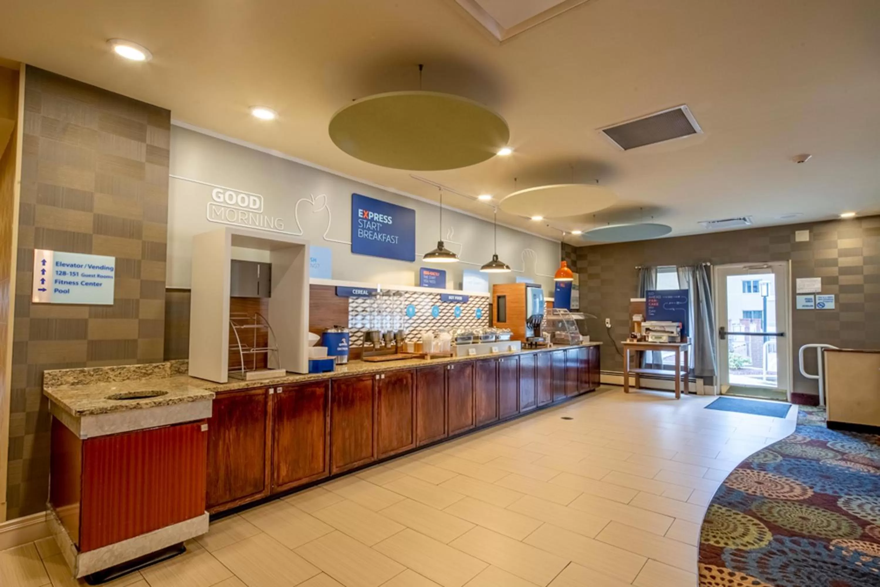 Breakfast in Holiday Inn Express Hotel & Suites Pittsburgh Airport by IHG