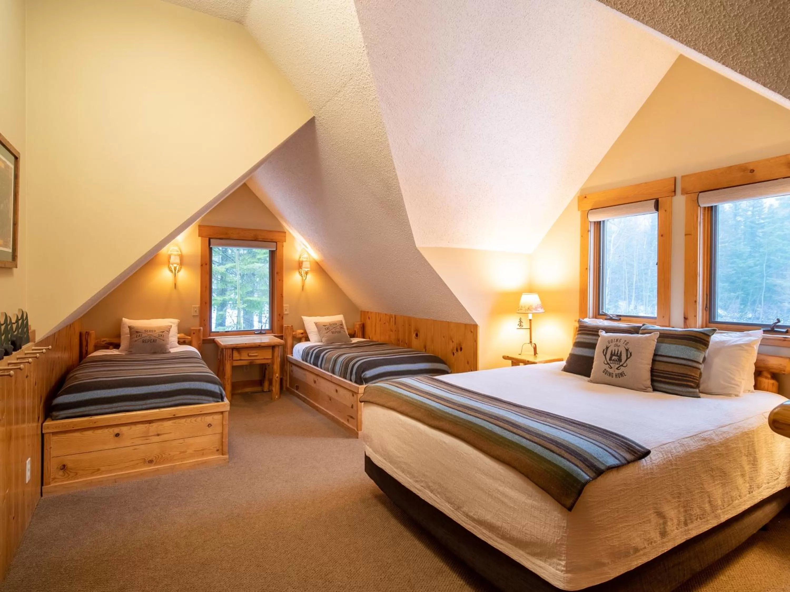 Bed in Caribou Highlands Lodge