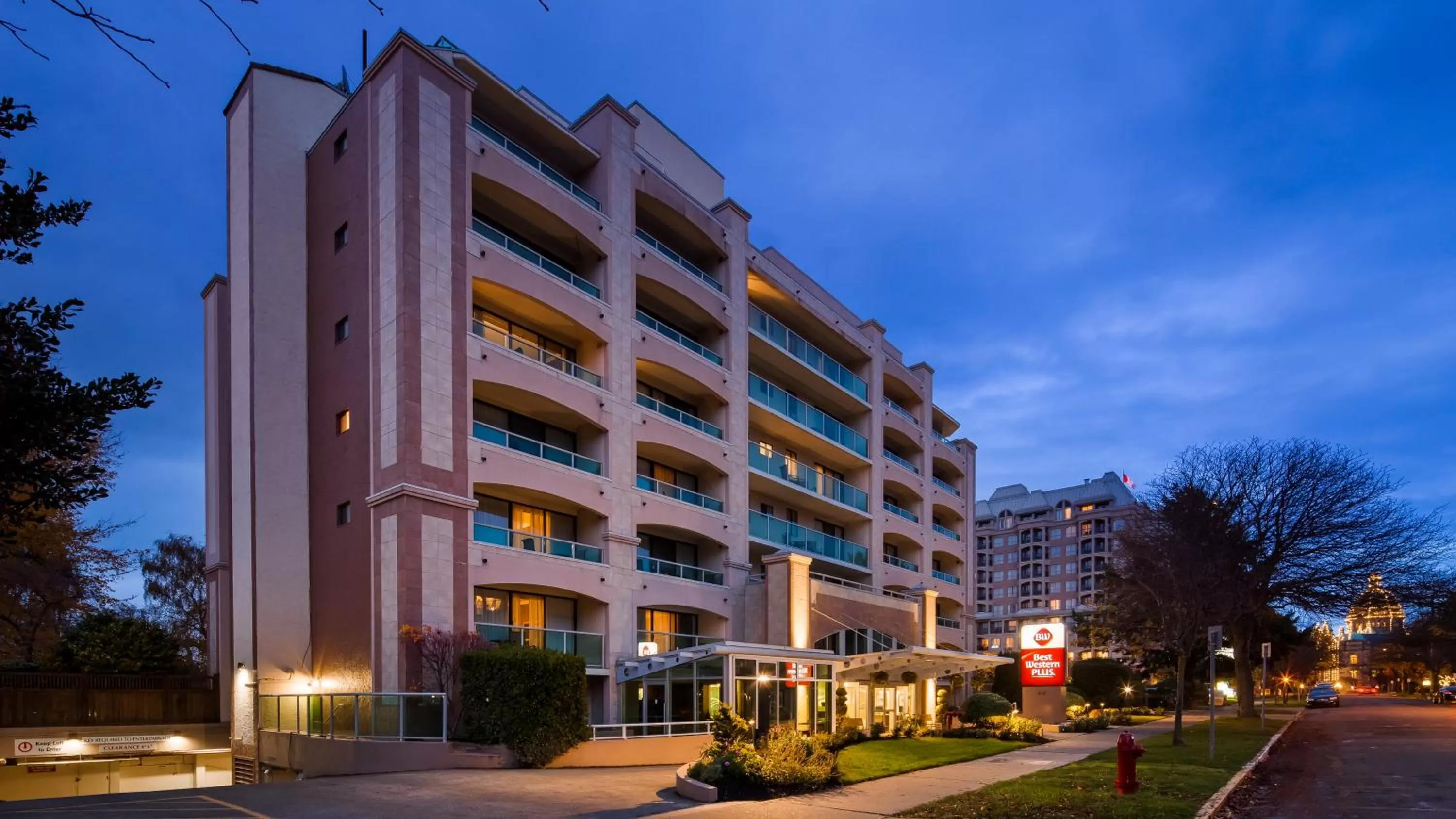 Property building in Best Western PLUS Inner Harbour Hotel