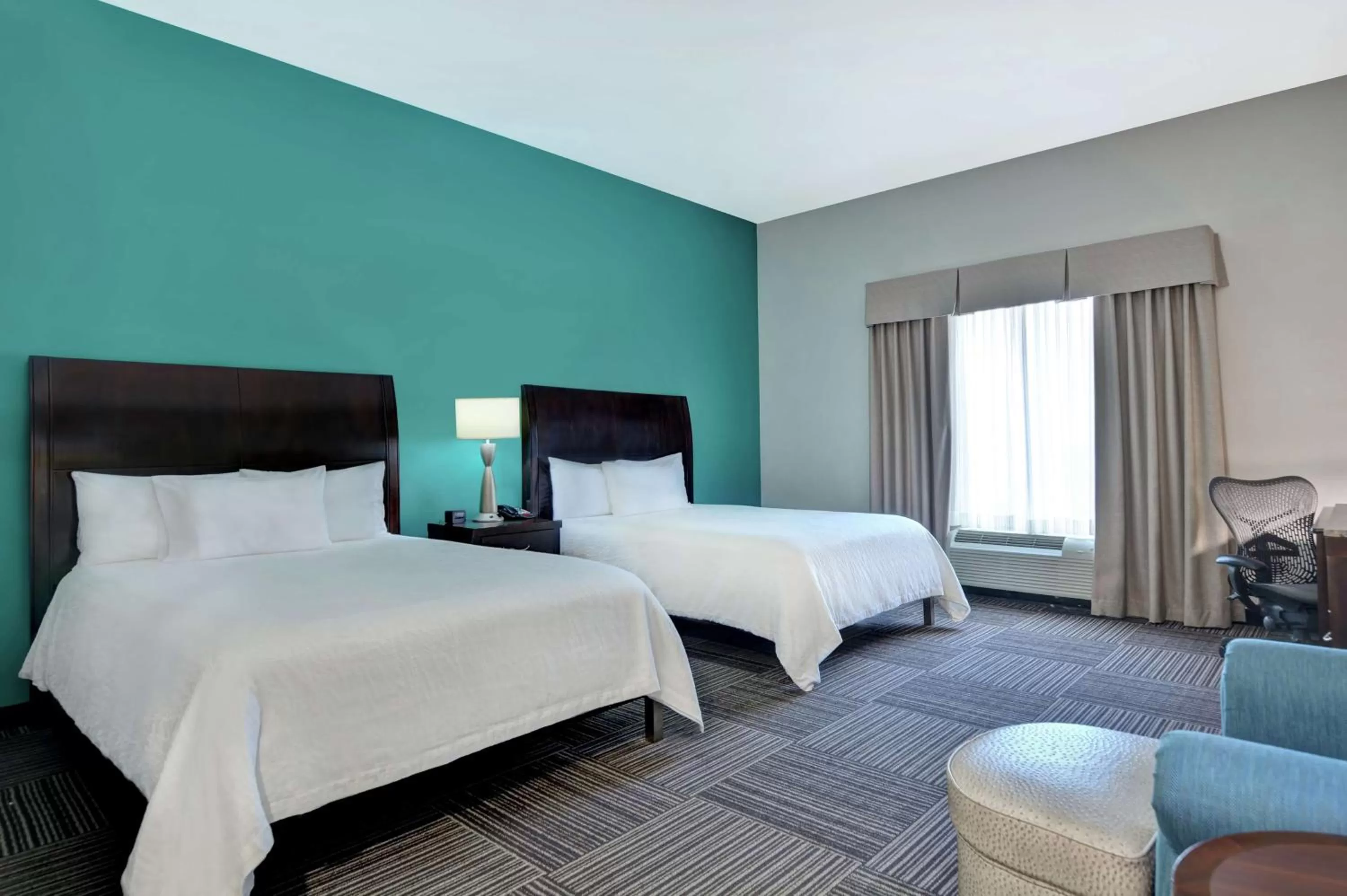 Bed in Hilton Garden Inn and Fayetteville Convention Center