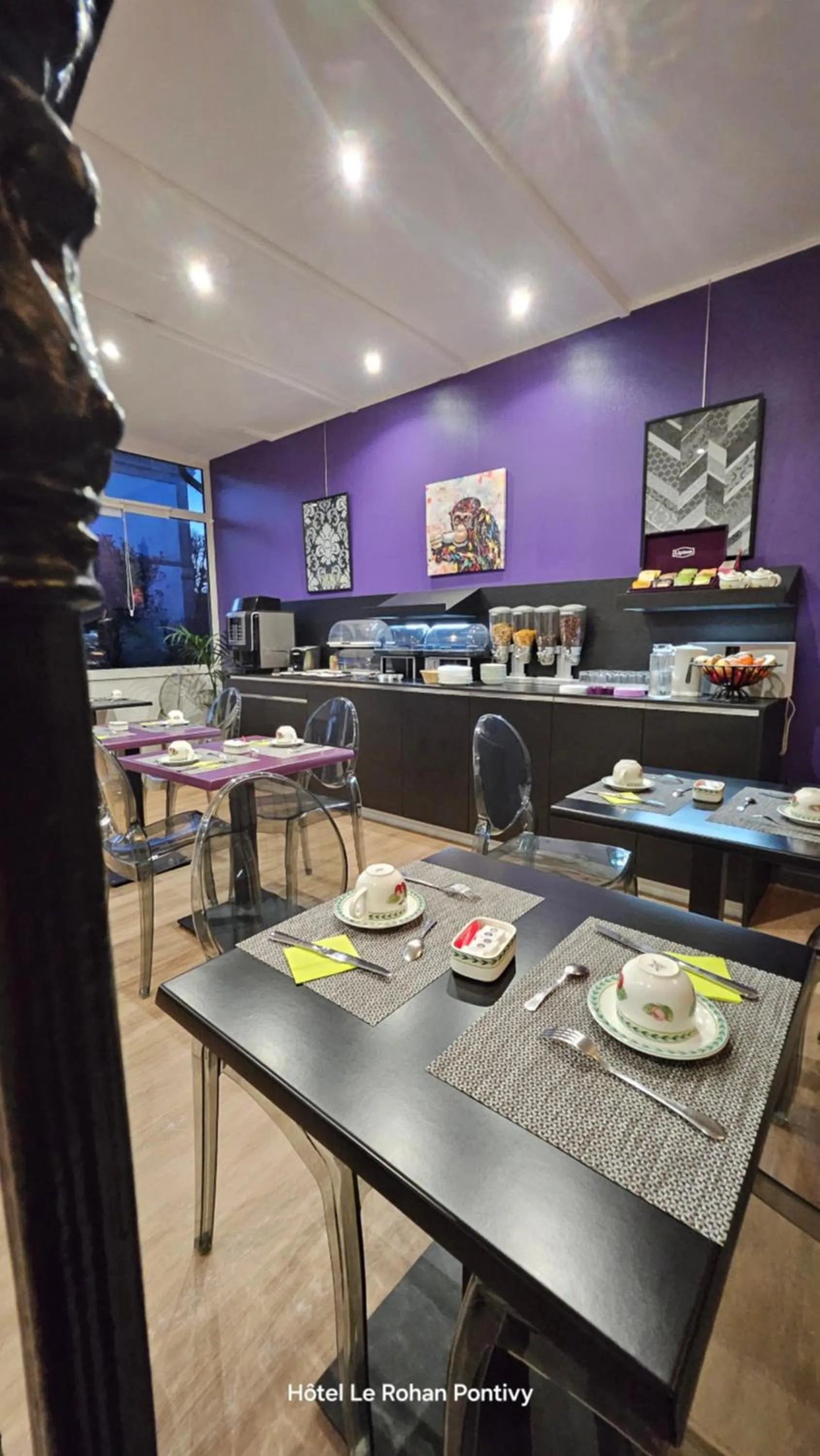 Breakfast in Hôtel Le Rohan Charme et Caractère