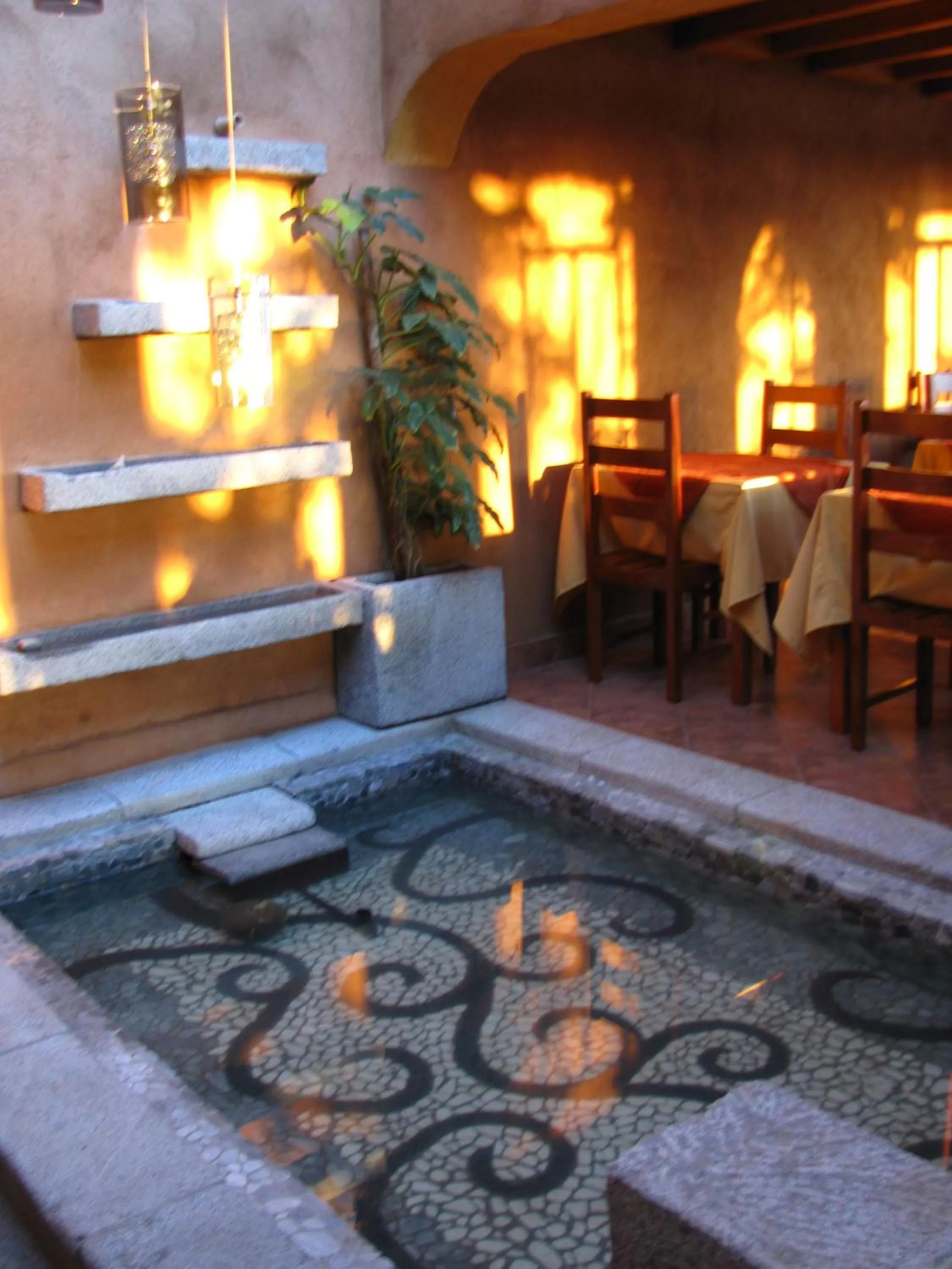 Restaurant/places to eat, Lounge/Bar in Belvedere Hotel