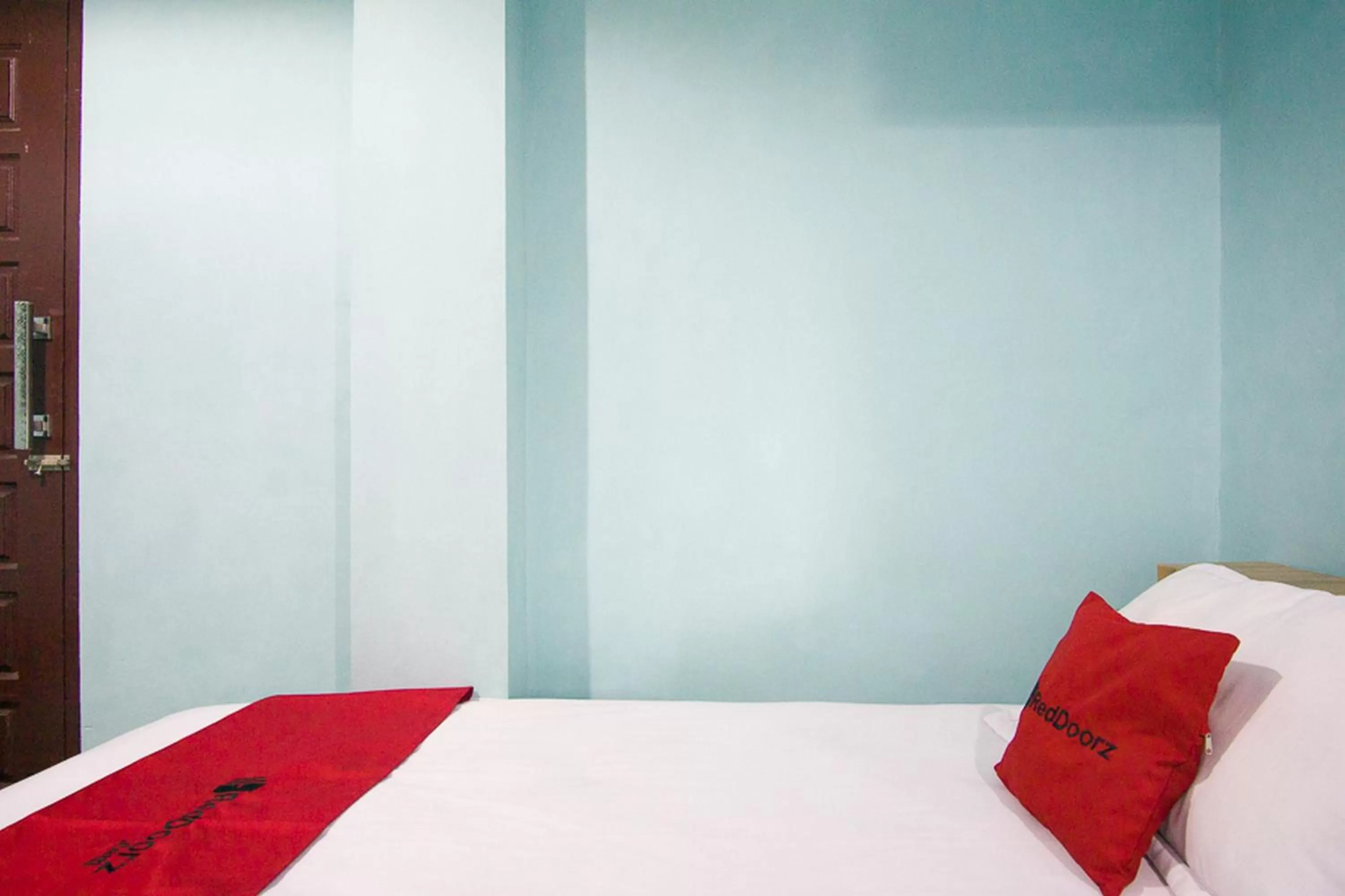 Bed in RedDoorz near Mikie Holiday Funland Berastagi