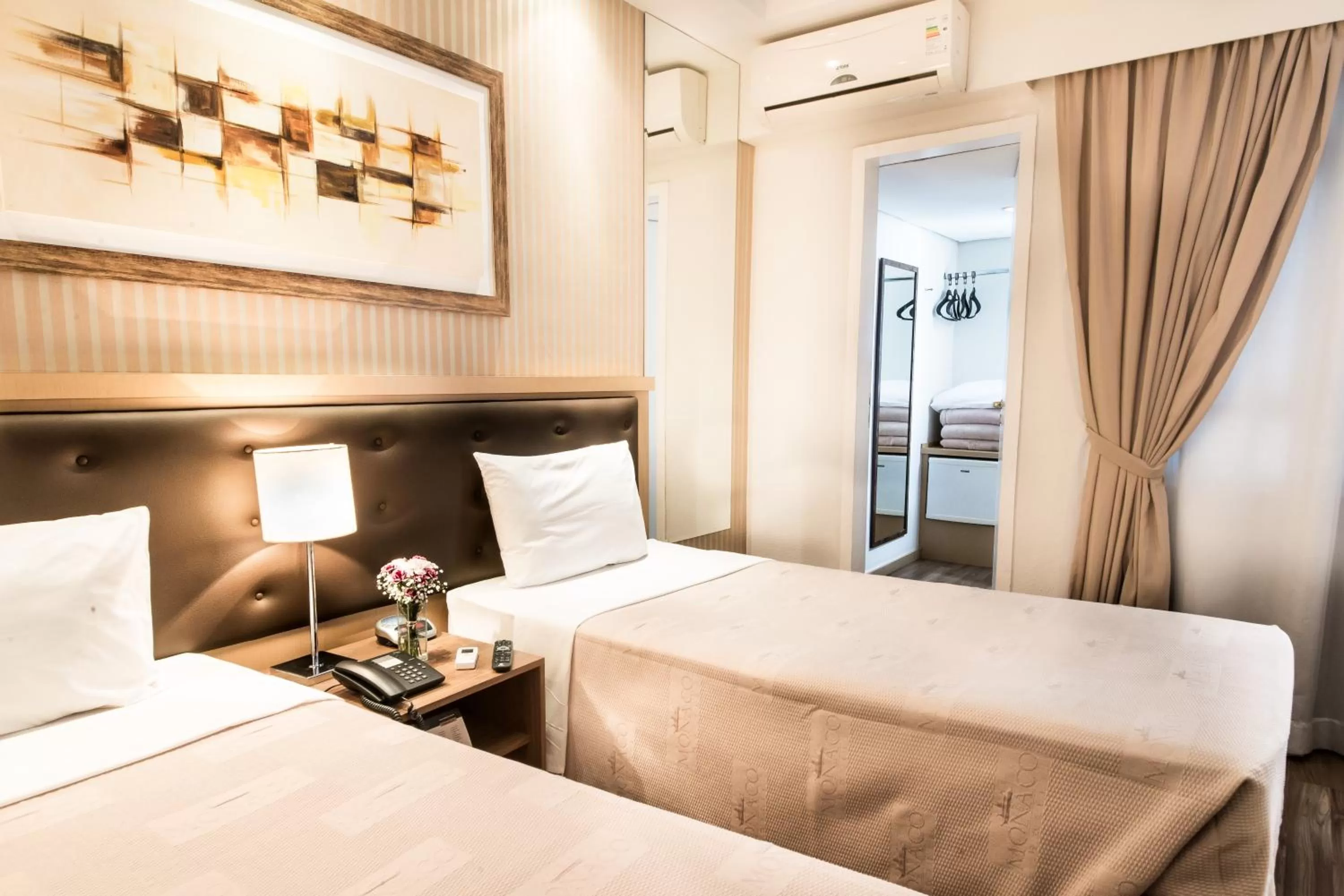 Photo of the whole room, Bed in Summit Hotel Monaco