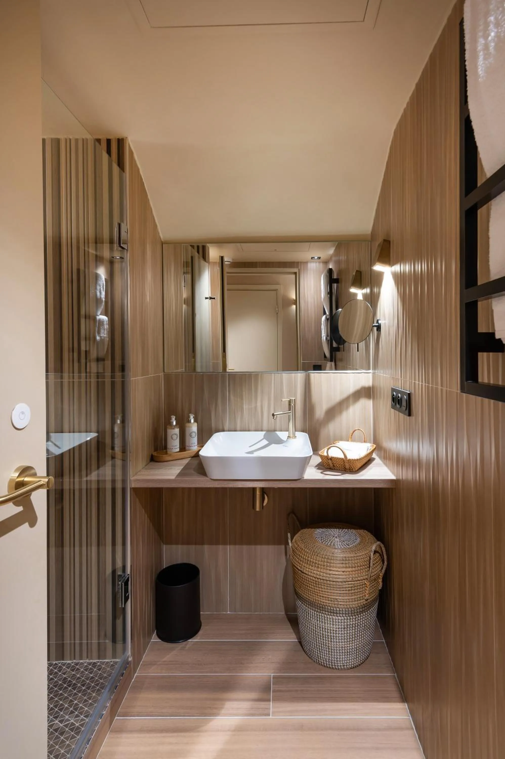 Shower in Hôtel Amoi Paris