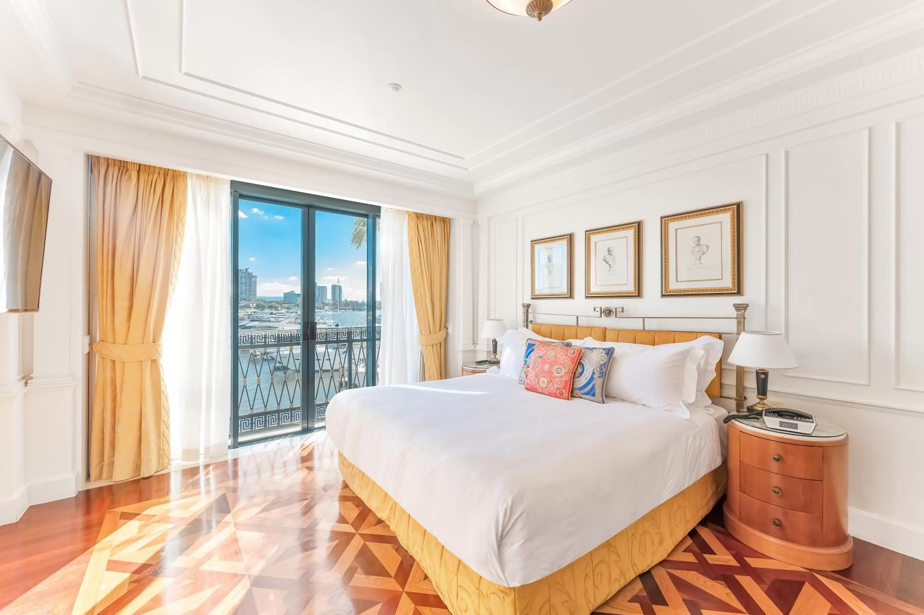 Photo of the whole room, Bed in Imperial Hotel Gold Coast