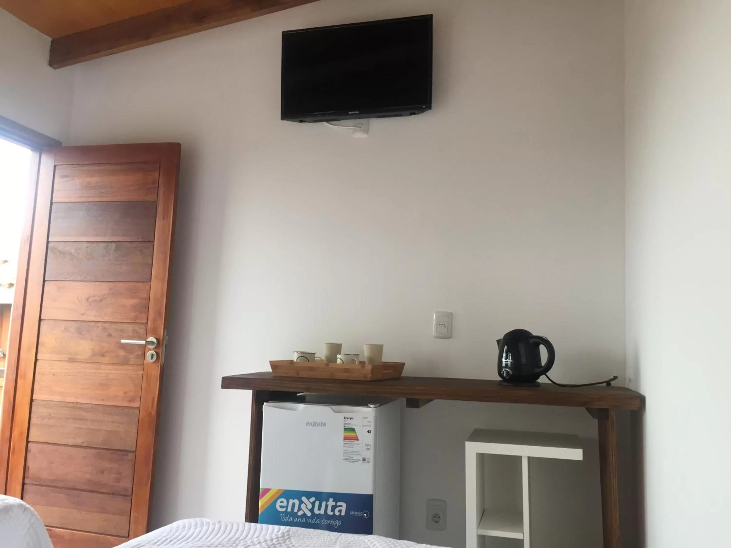 Drinks, TV/Entertainment Center in Imaginate