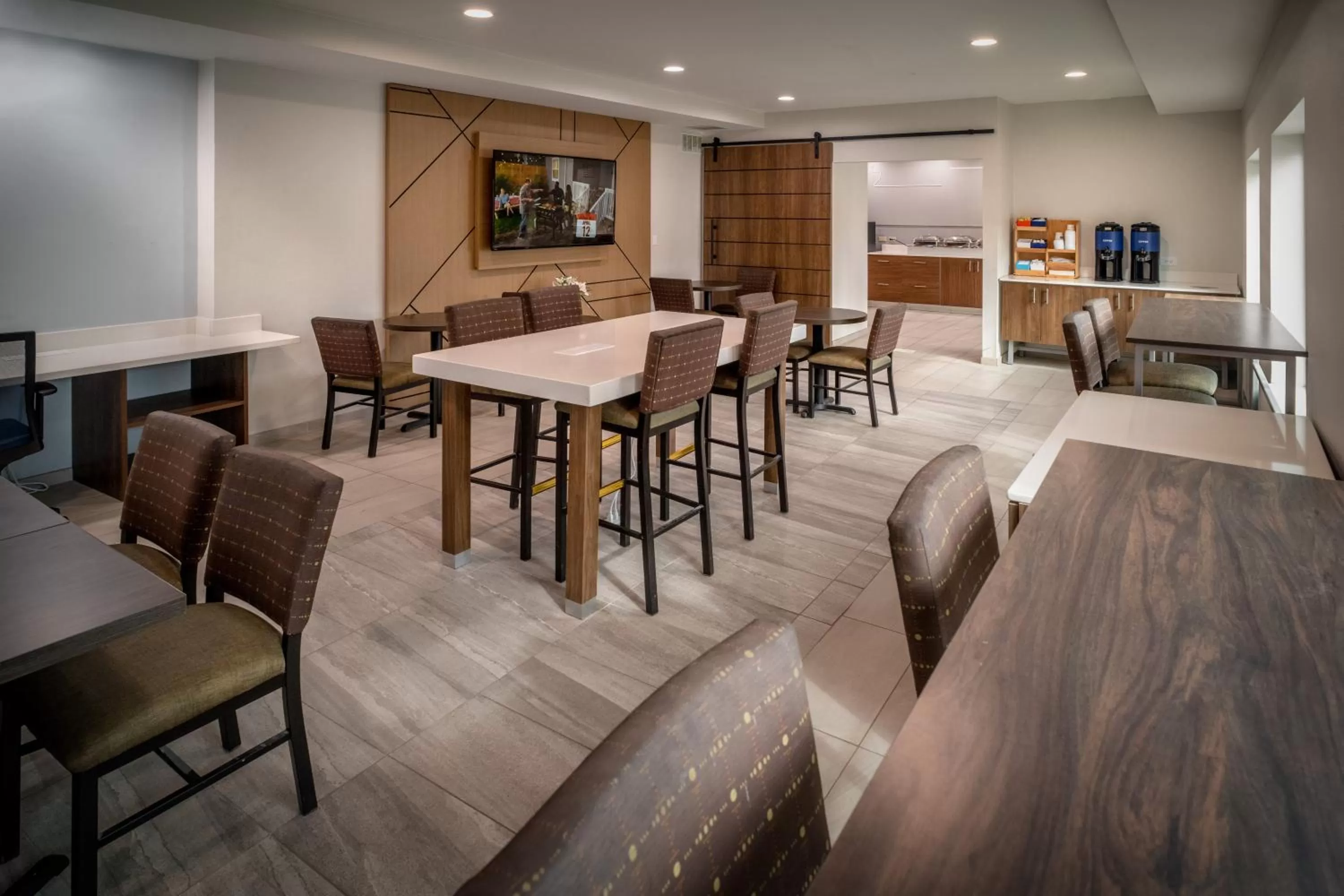 Seating area in Holiday Inn Express - Charleston/Kanawha City by IHG